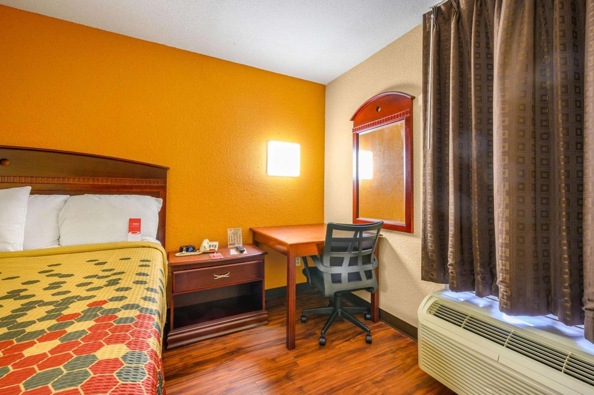 Econo Lodge Decatur South photo 5