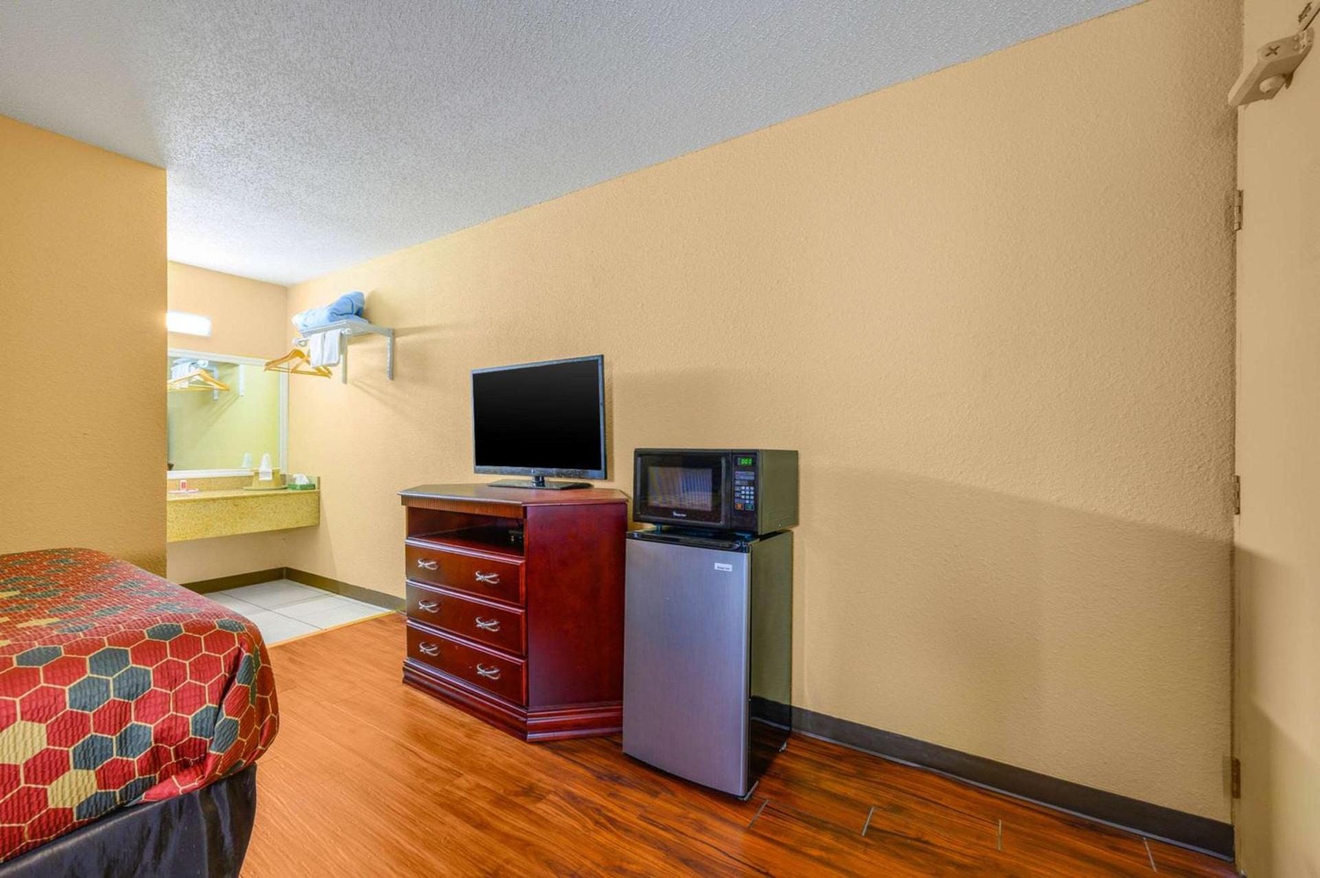 Econo Lodge Decatur South photo 18