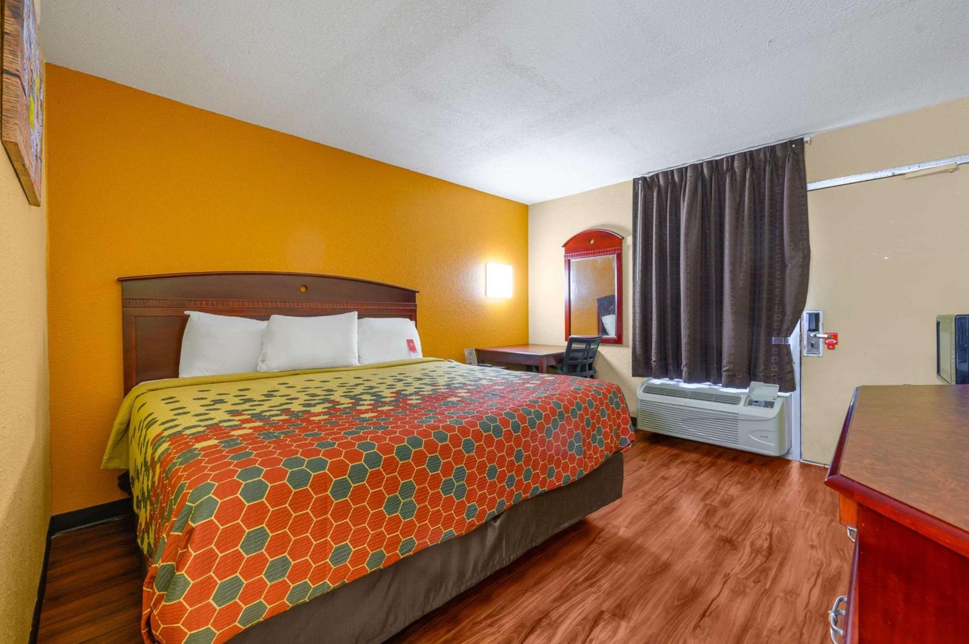 Econo Lodge Decatur South photo 9