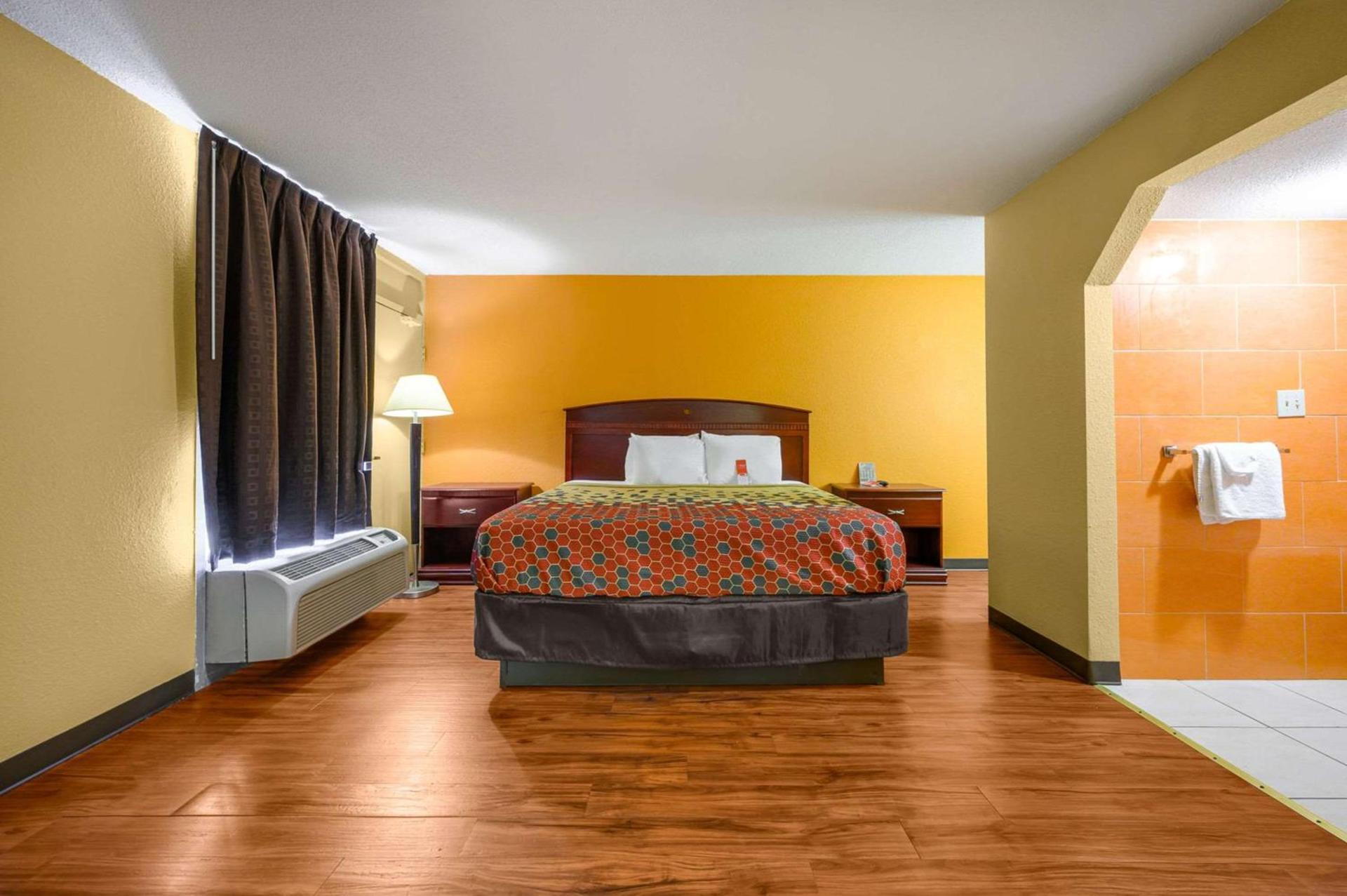 Econo Lodge Decatur South photo 10