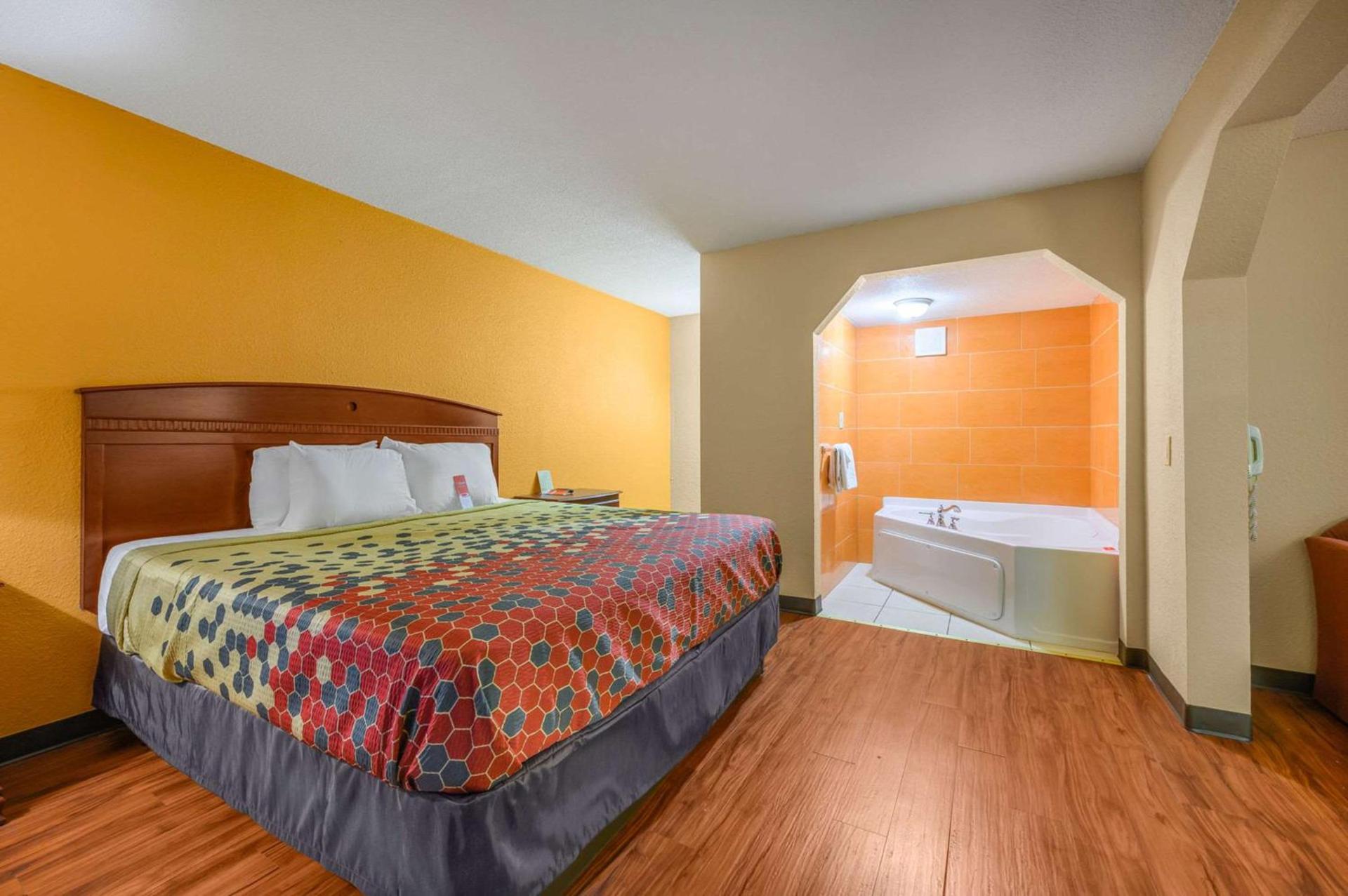 Econo Lodge Decatur South photo 11