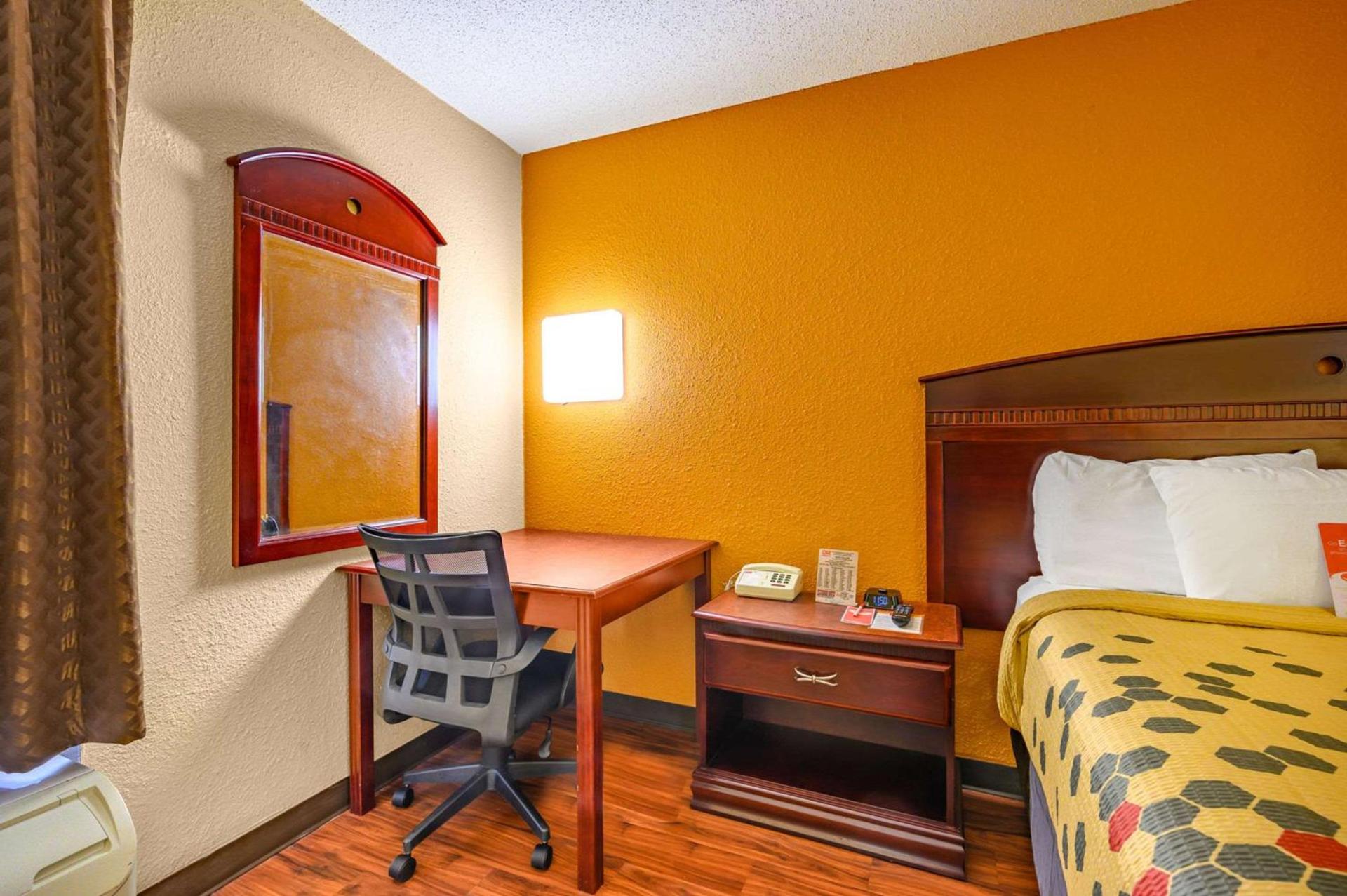 Econo Lodge Decatur South photo 13