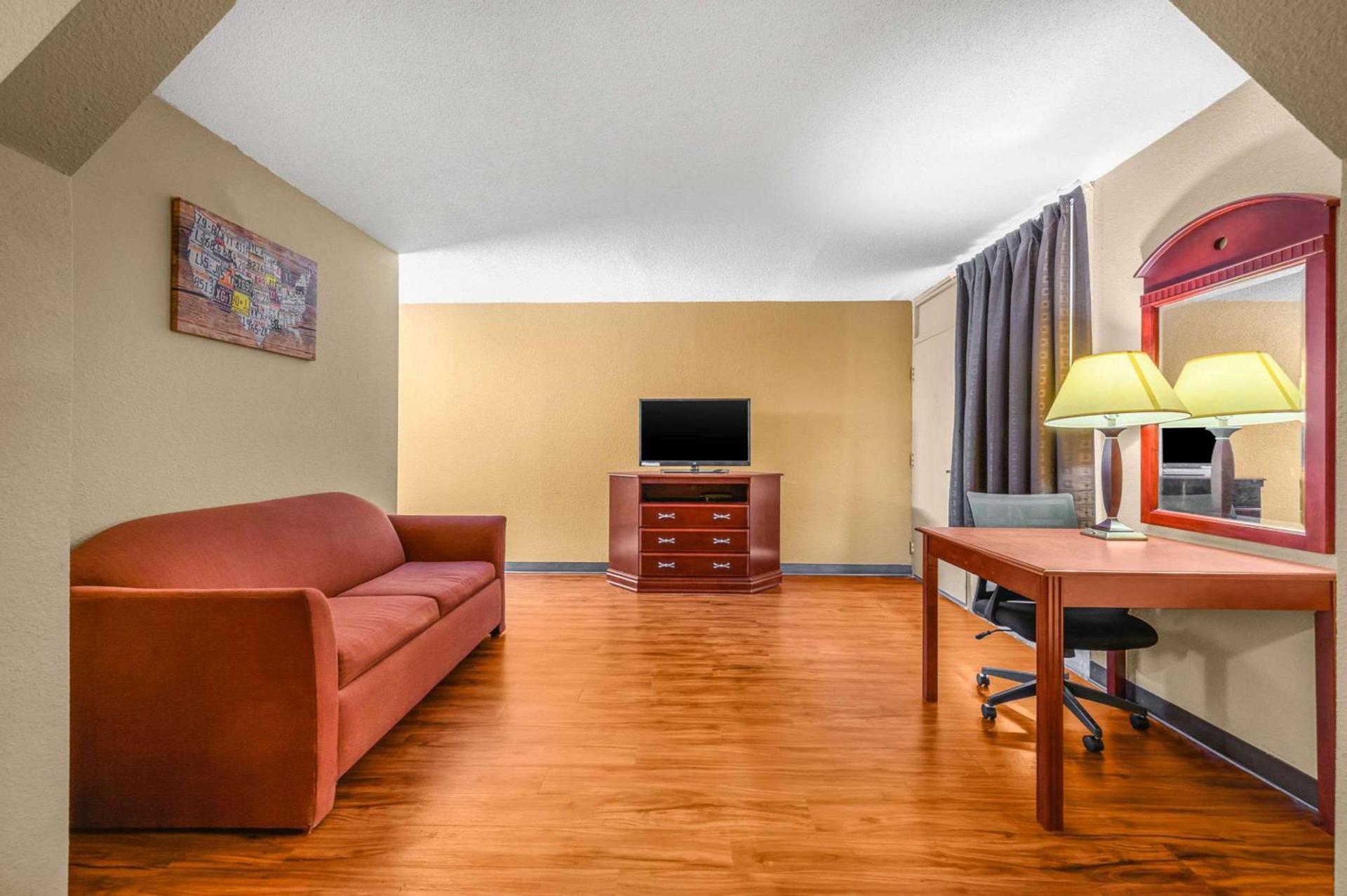 Econo Lodge Decatur South photo 14