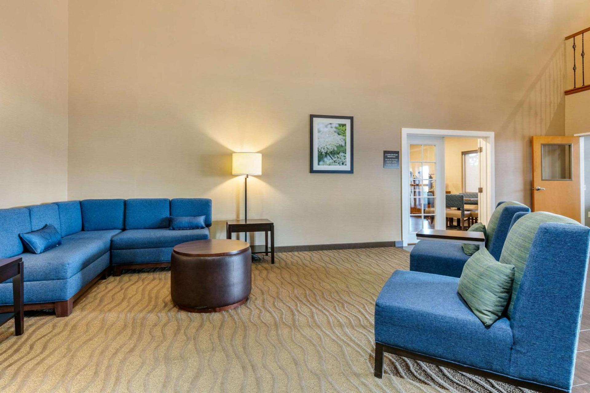 Comfort Suites Batesville photo 4