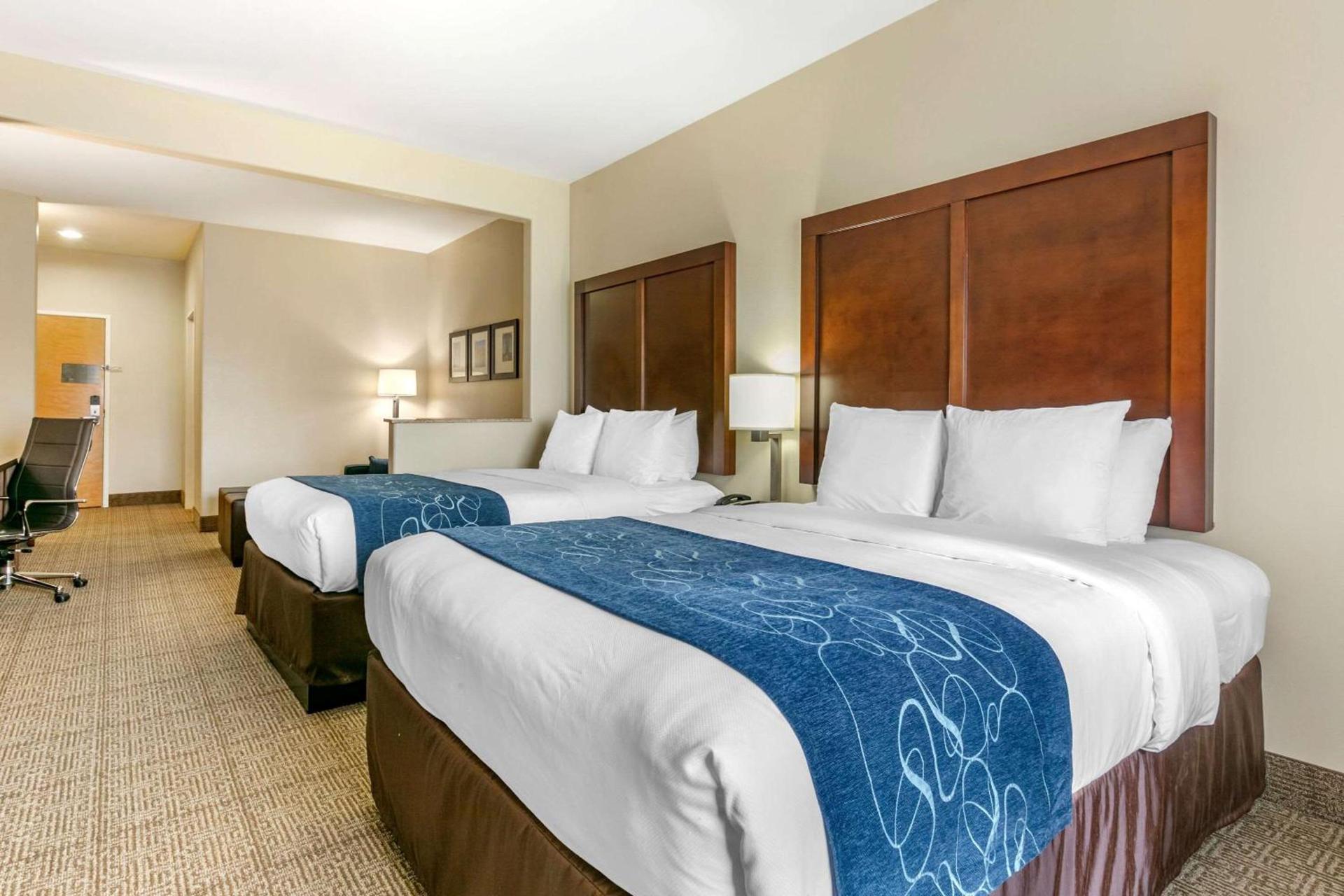 Comfort Suites Batesville photo 19