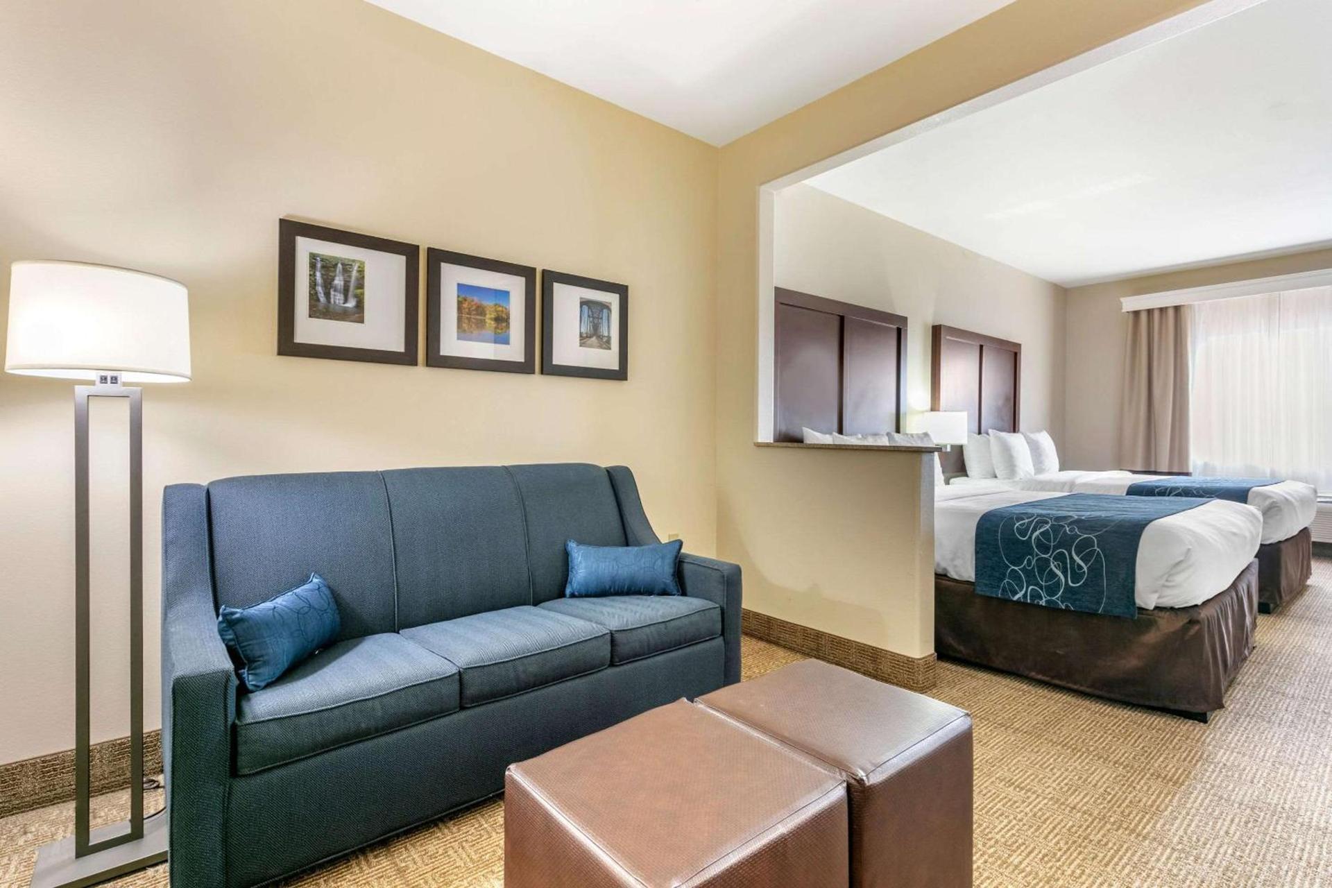 Comfort Suites Batesville photo 17