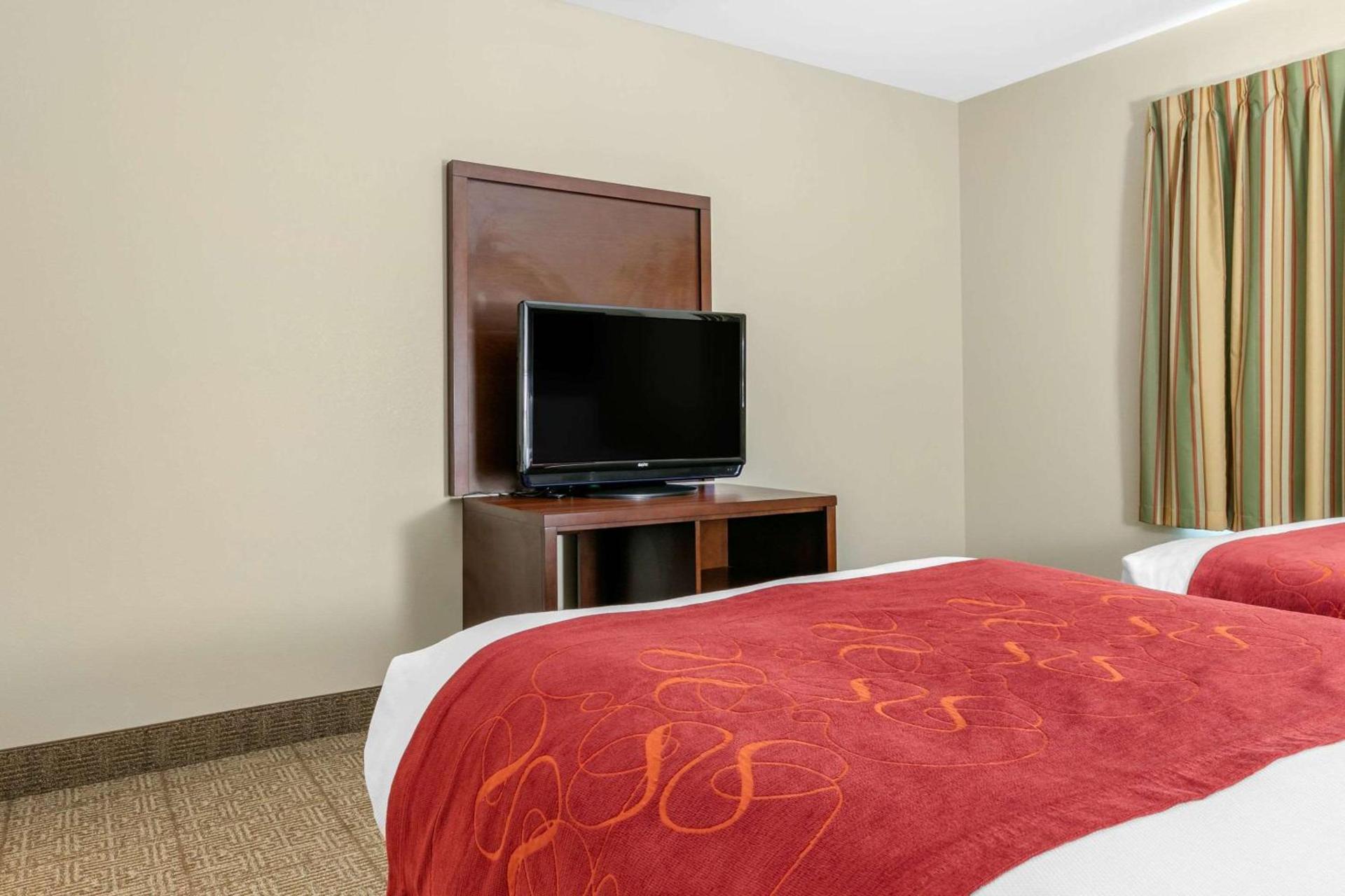 Comfort Suites Batesville photo 28