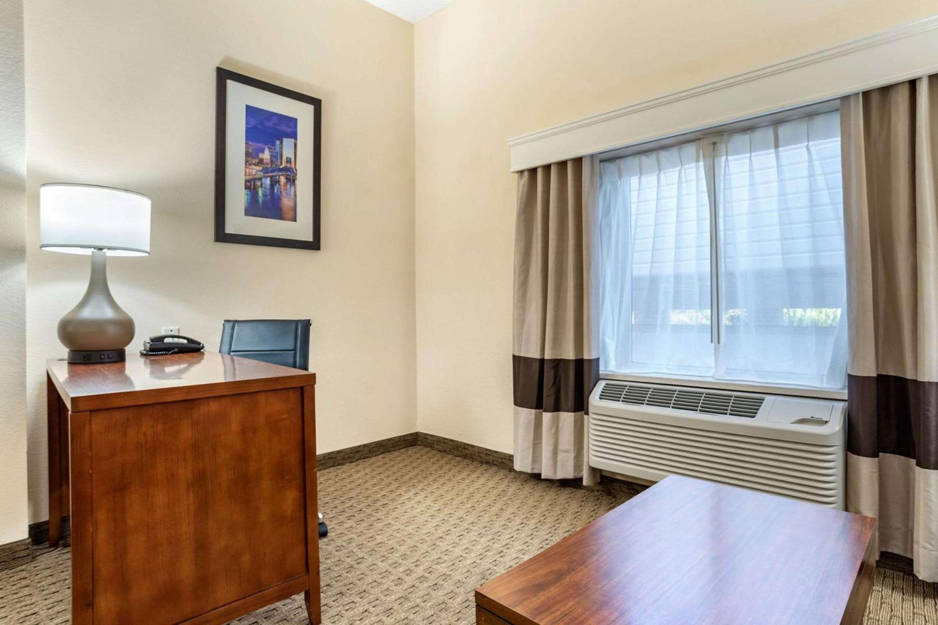 Comfort Suites Jacksonville Airport photo 11