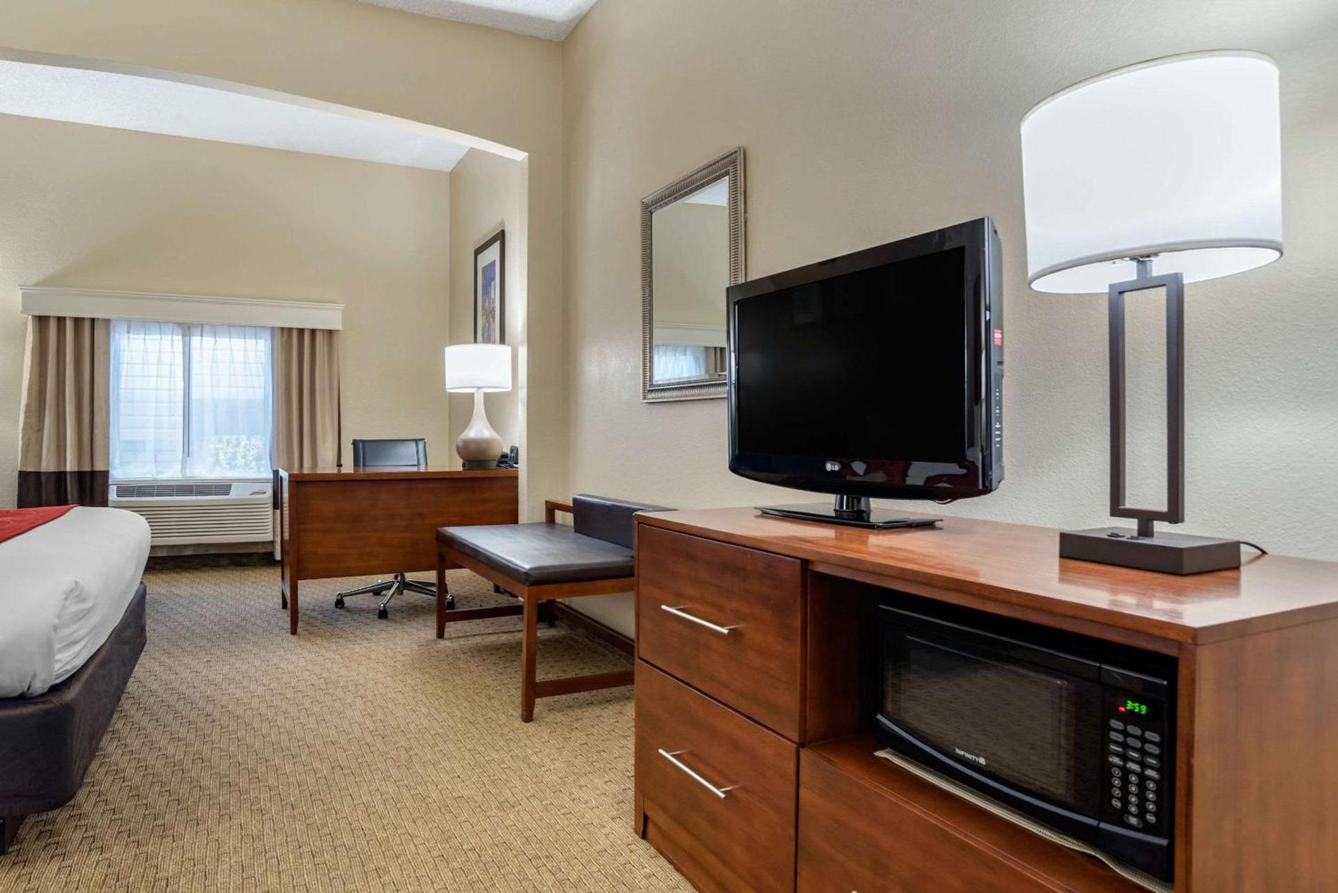 Comfort Suites Jacksonville Airport photo 18
