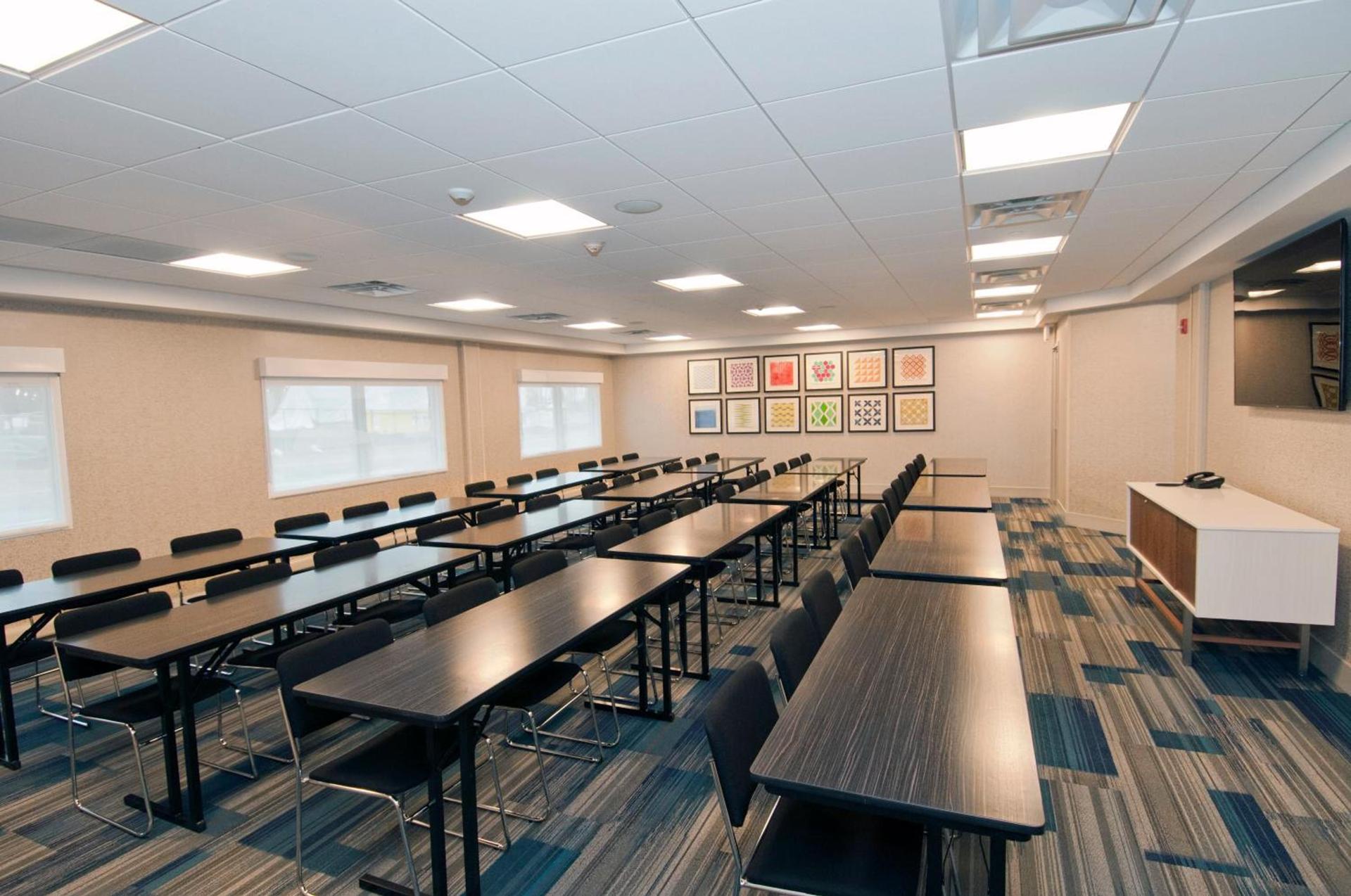 Holiday Inn Express & Suites Johnstown by IHG photo 26