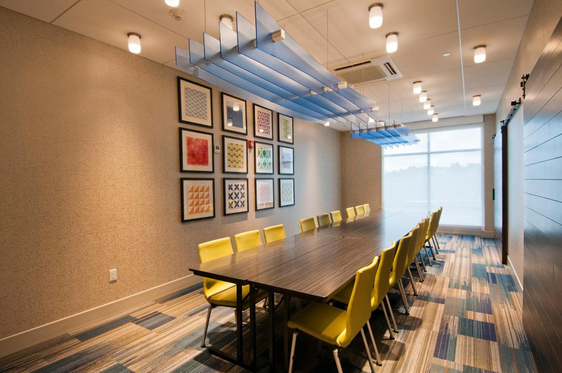 Holiday Inn Express & Suites Johnstown by IHG photo 25