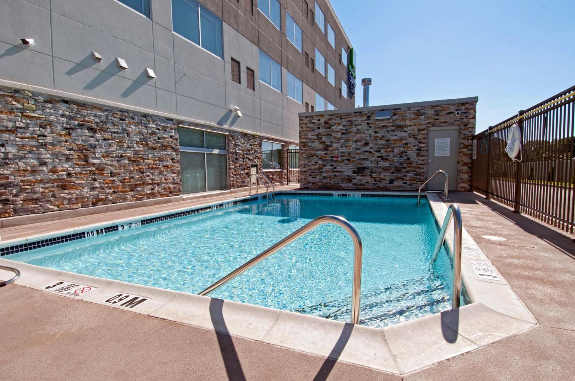 Holiday Inn Express & Suites Johnstown by IHG photo 20