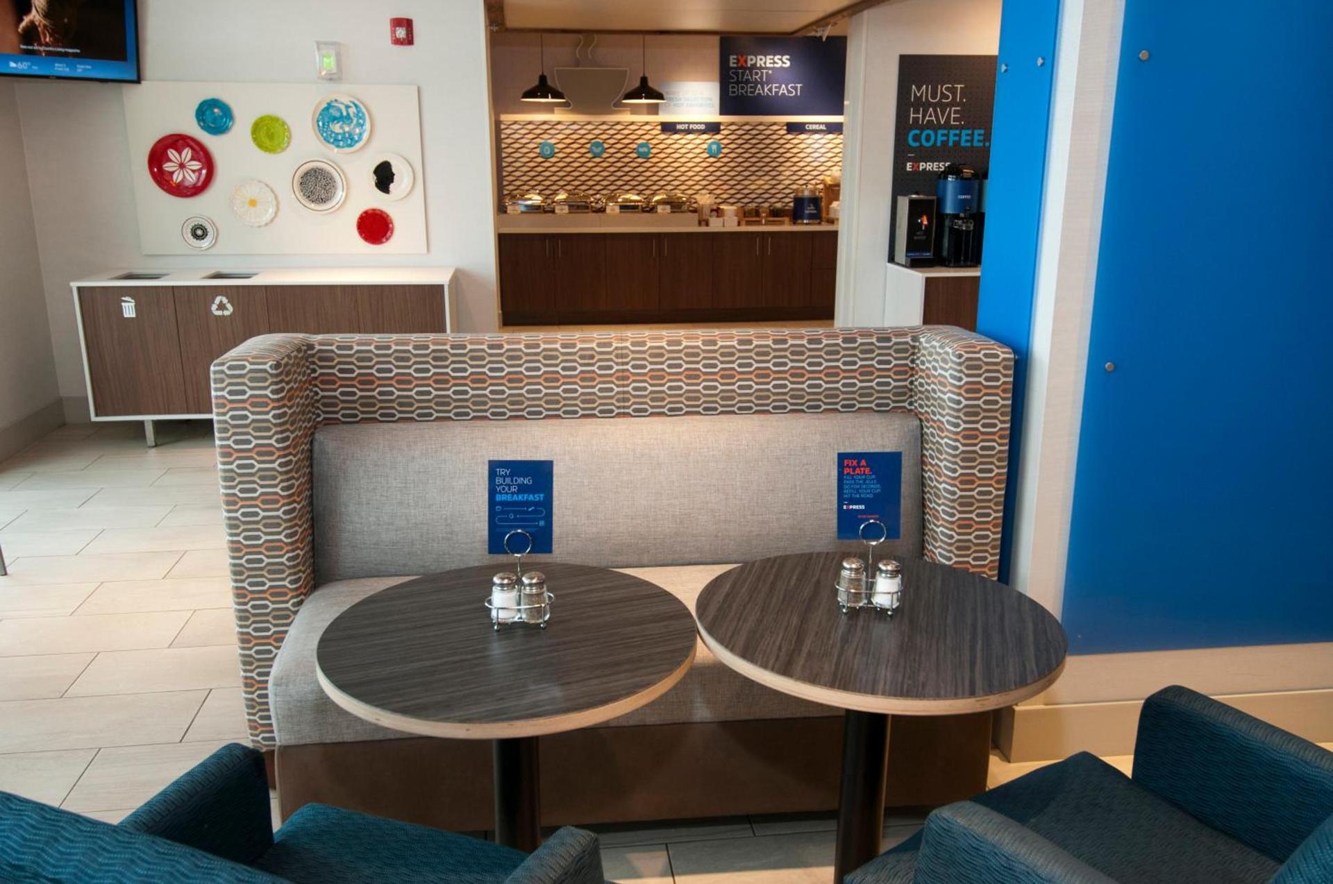 Holiday Inn Express & Suites Johnstown by IHG photo 10
