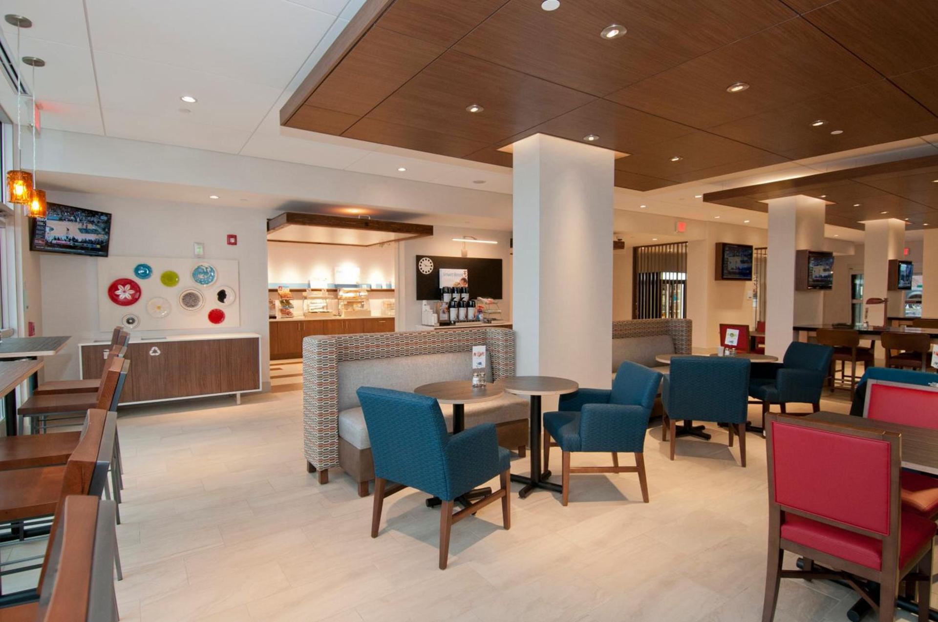 Holiday Inn Express & Suites Johnstown by IHG photo 18