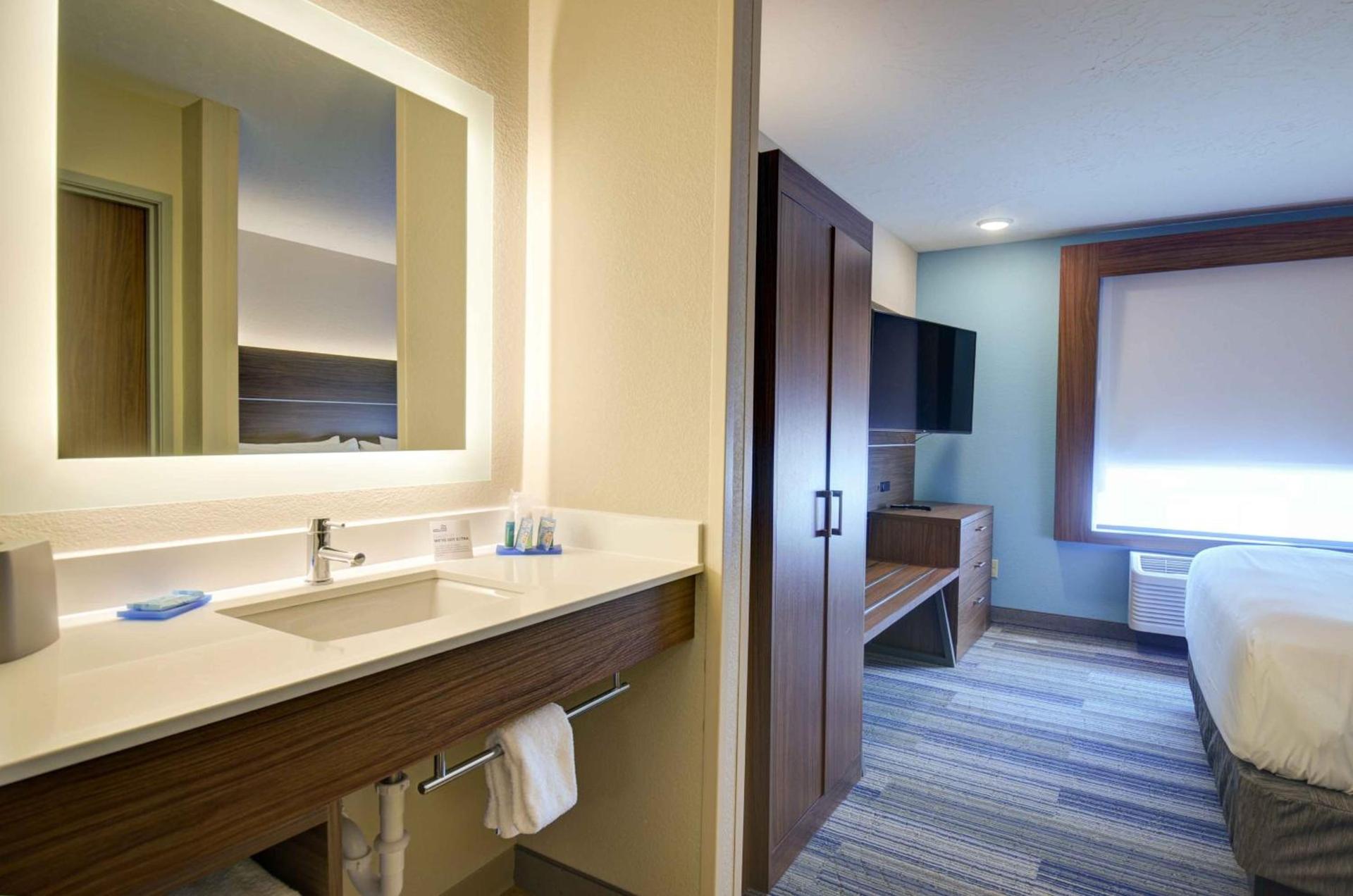 Holiday Inn Express & Suites North Platte by IHG photo 21