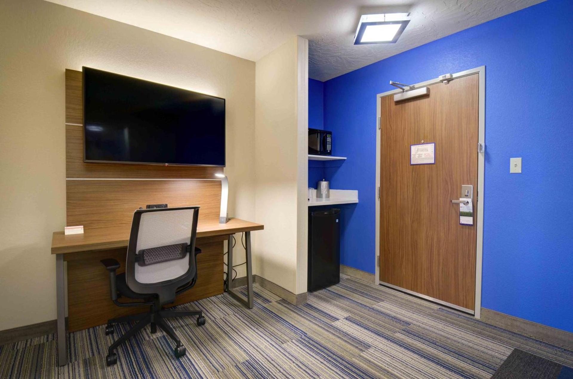 Holiday Inn Express & Suites North Platte by IHG photo 19