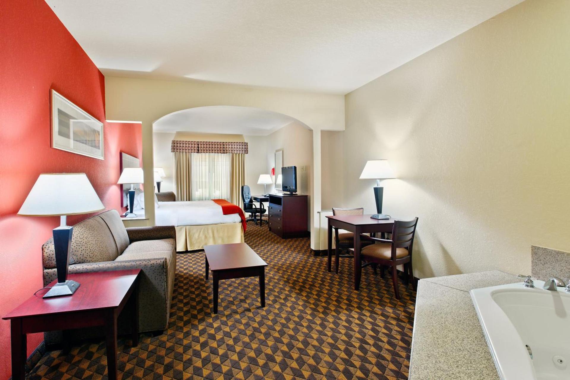 Holiday Inn Express & Suites Malvern by IHG photo 8