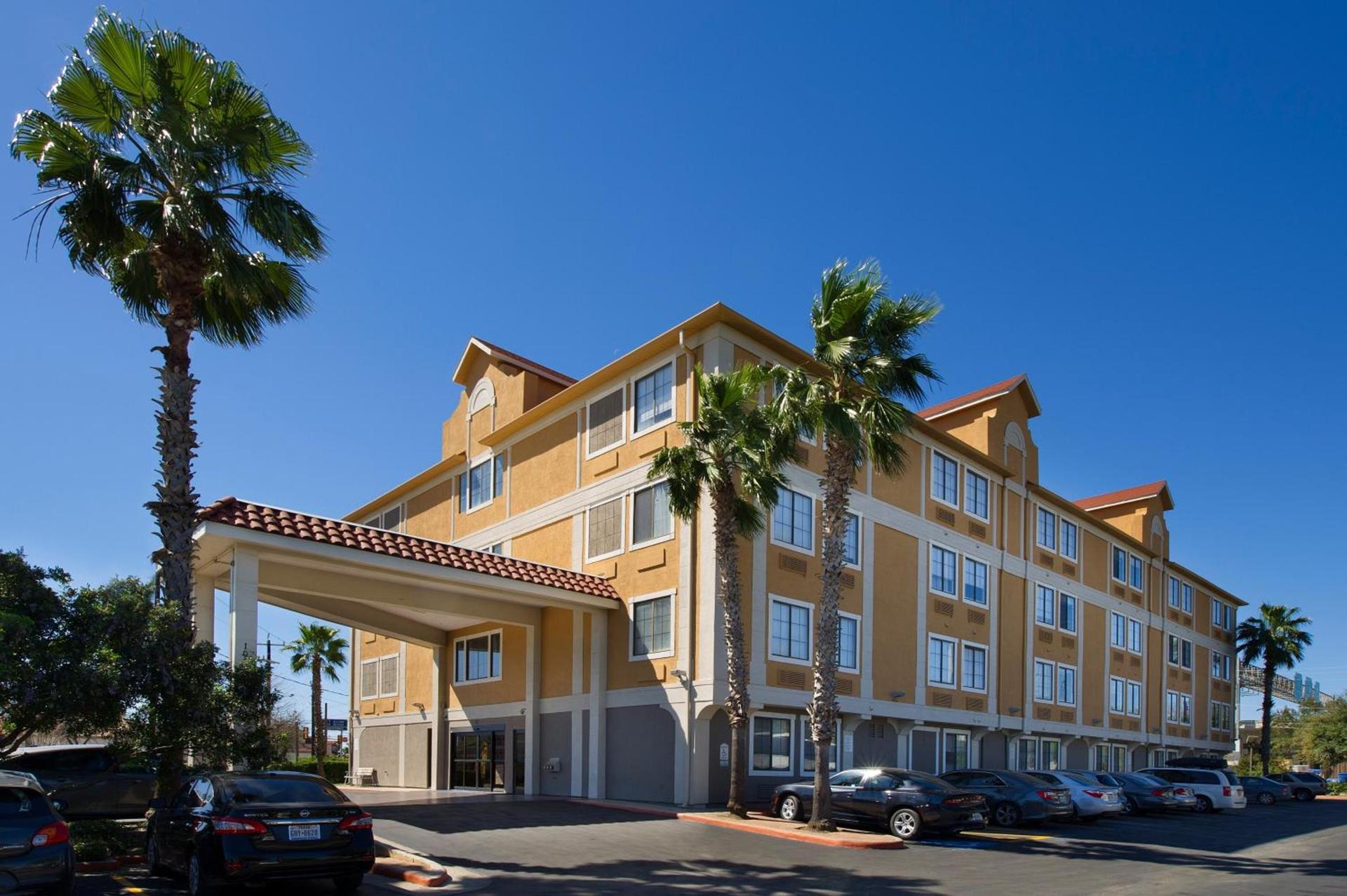 Holiday Inn Express & Suites San Antonio - Downtown Market Area by IHG photo 1