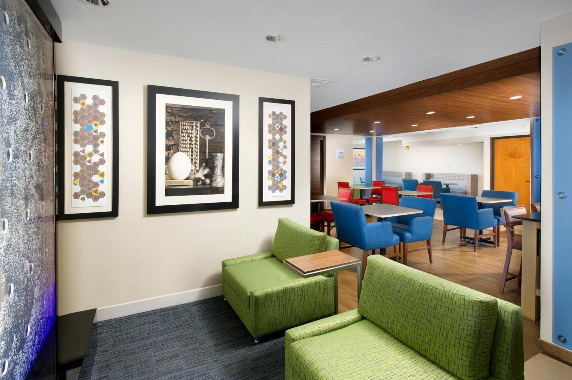 Holiday Inn Express & Suites San Antonio - Downtown Market Area by IHG photo 6