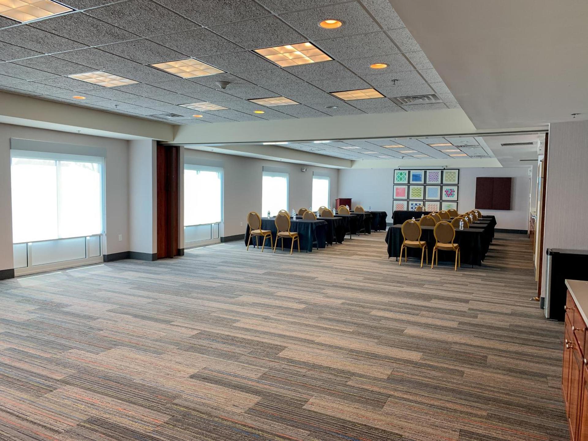 Holiday Inn Express & Suites Lexington Downtown Area-Keeneland by IHG photo 54