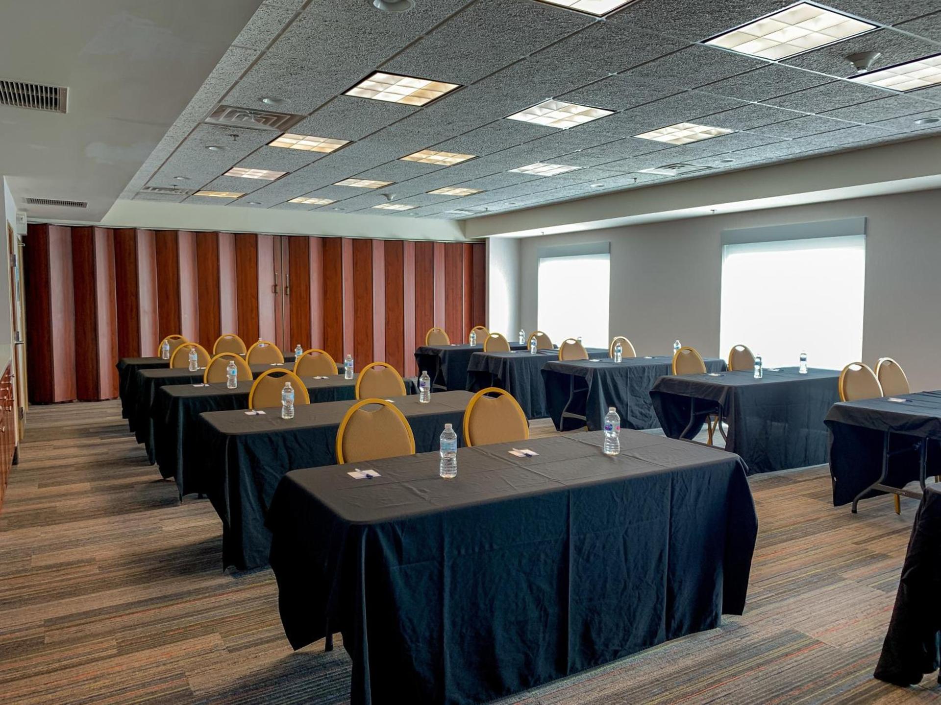 Holiday Inn Express & Suites Lexington Downtown Area-Keeneland by IHG photo 58