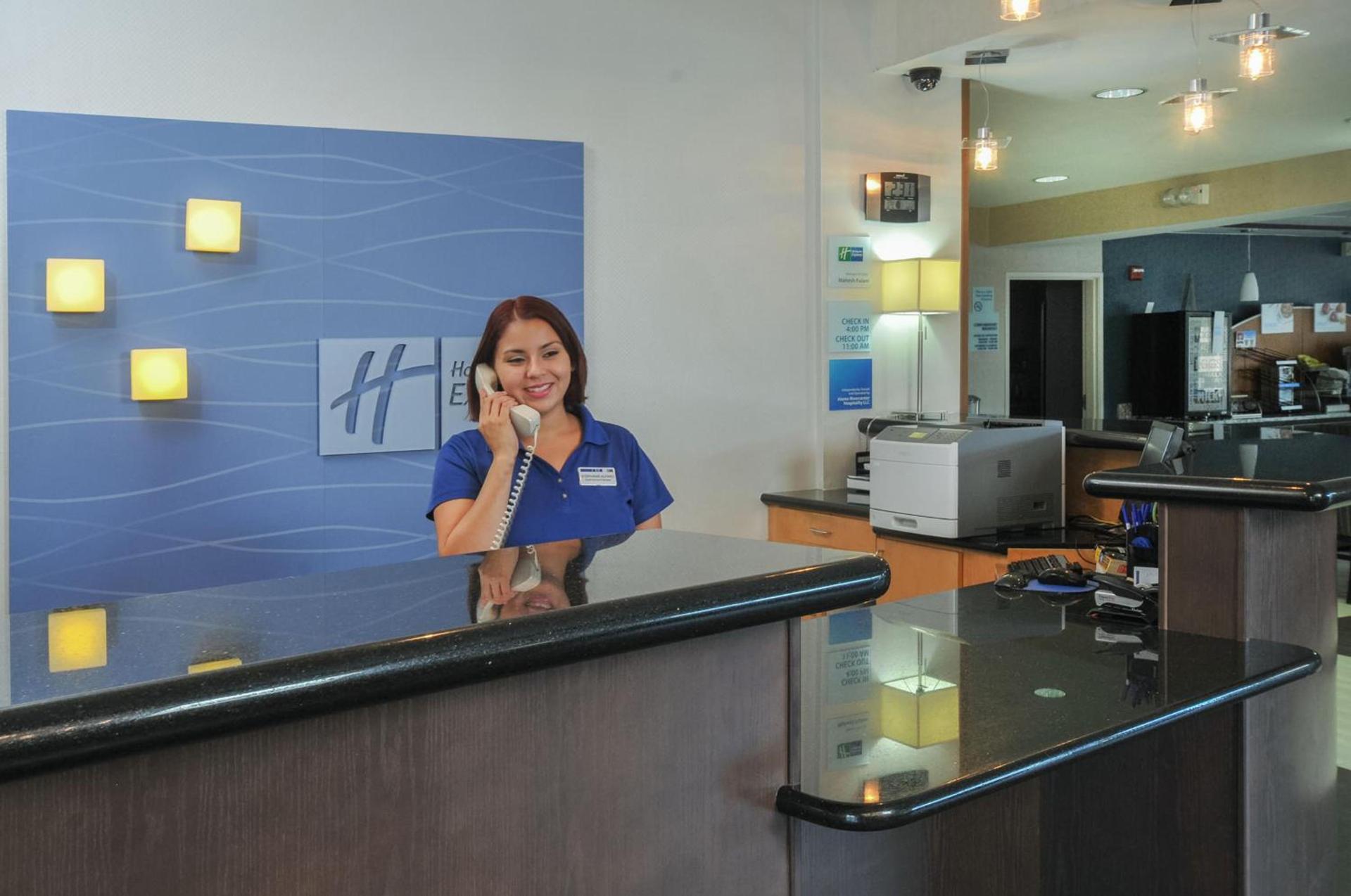 Holiday Inn Express Hotel & Suites San Antonio - Rivercenter Area by IHG photo 28