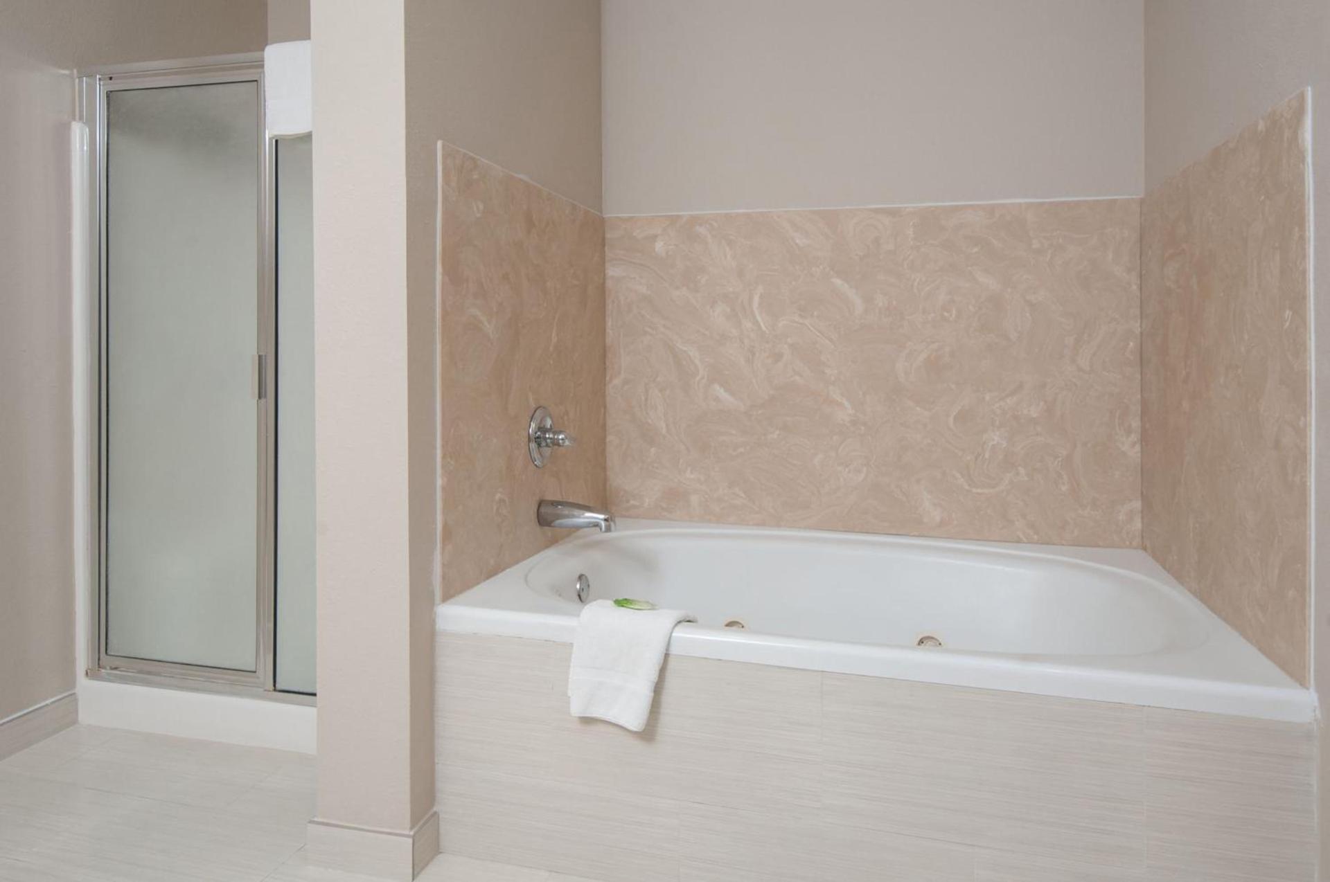 Holiday Inn Express Hotel & Suites San Antonio - Rivercenter Area by IHG photo 36