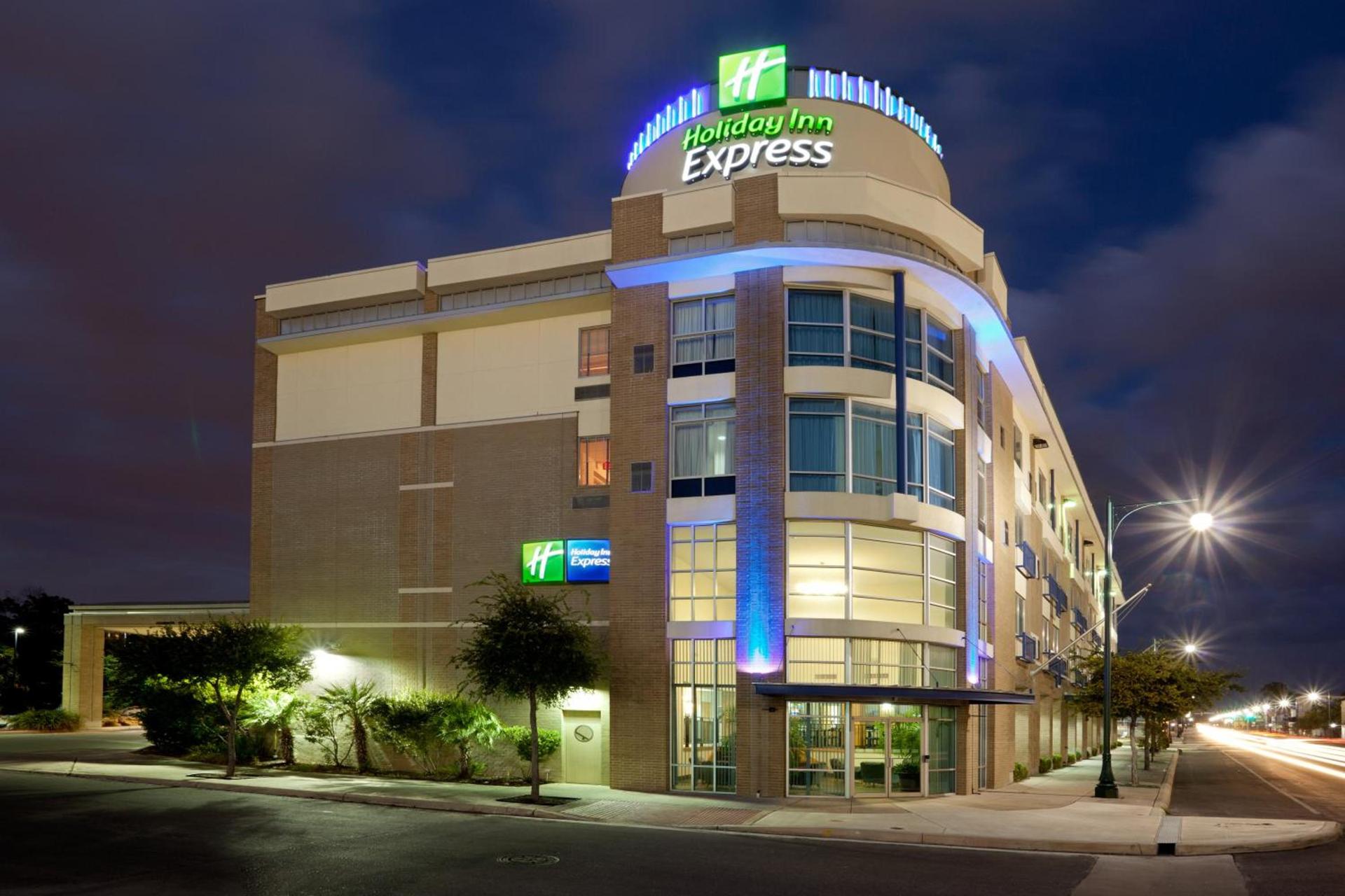 Holiday Inn Express Hotel & Suites San Antonio - Rivercenter Area by IHG photo 32