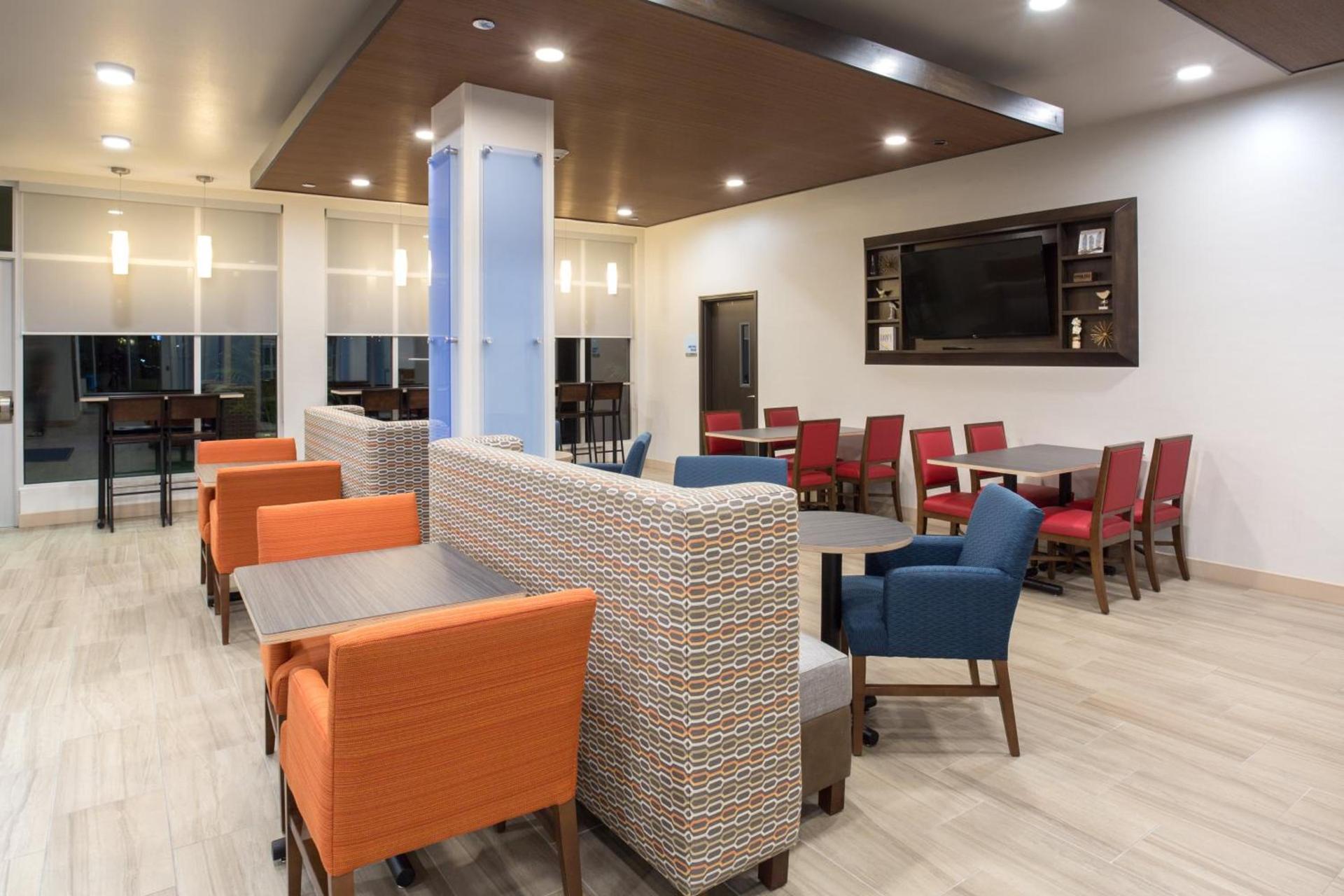 Holiday Inn Express & Suites - Rapid City - Rushmore South by IHG photo 21