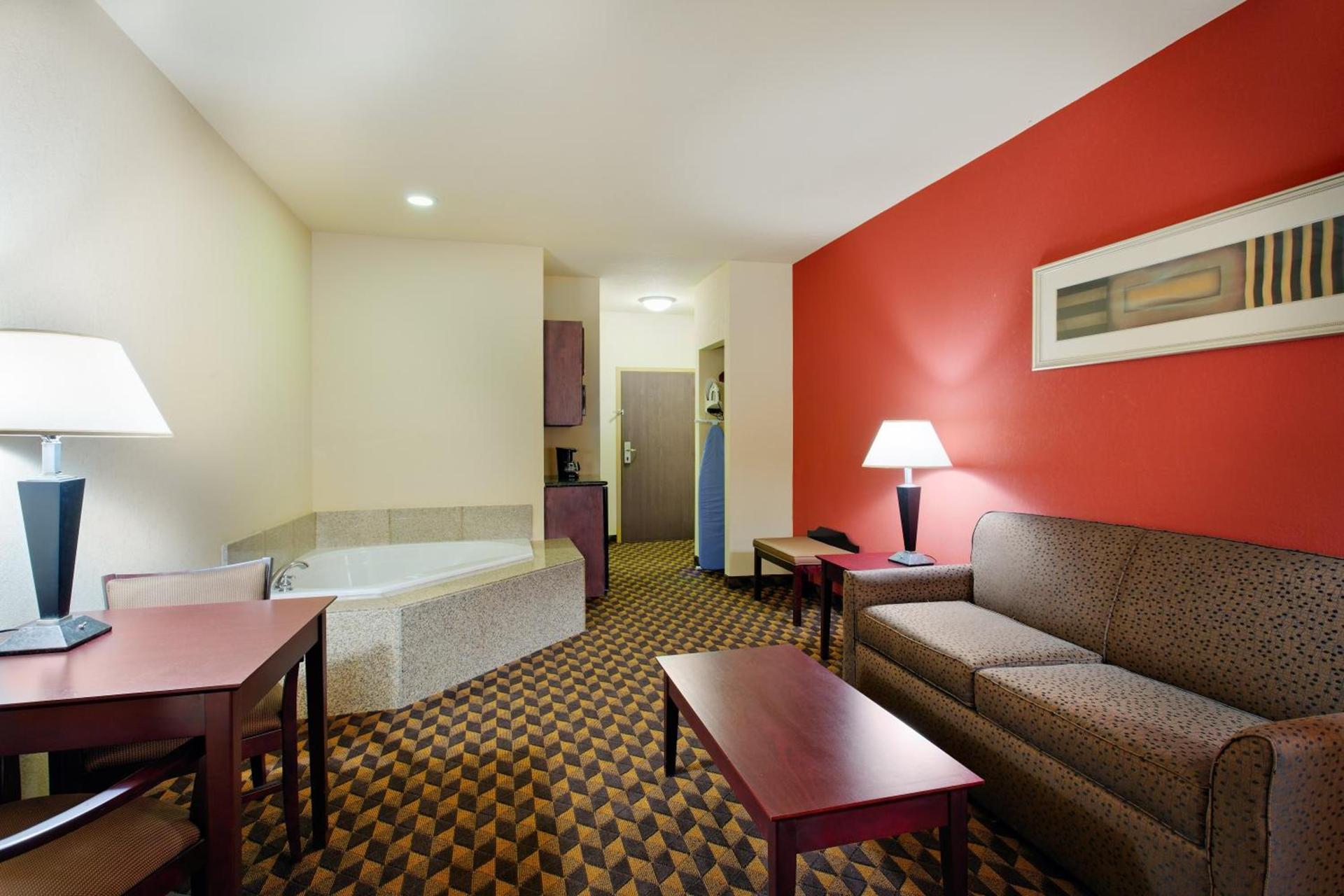 Holiday Inn Express & Suites Malvern by IHG photo 5