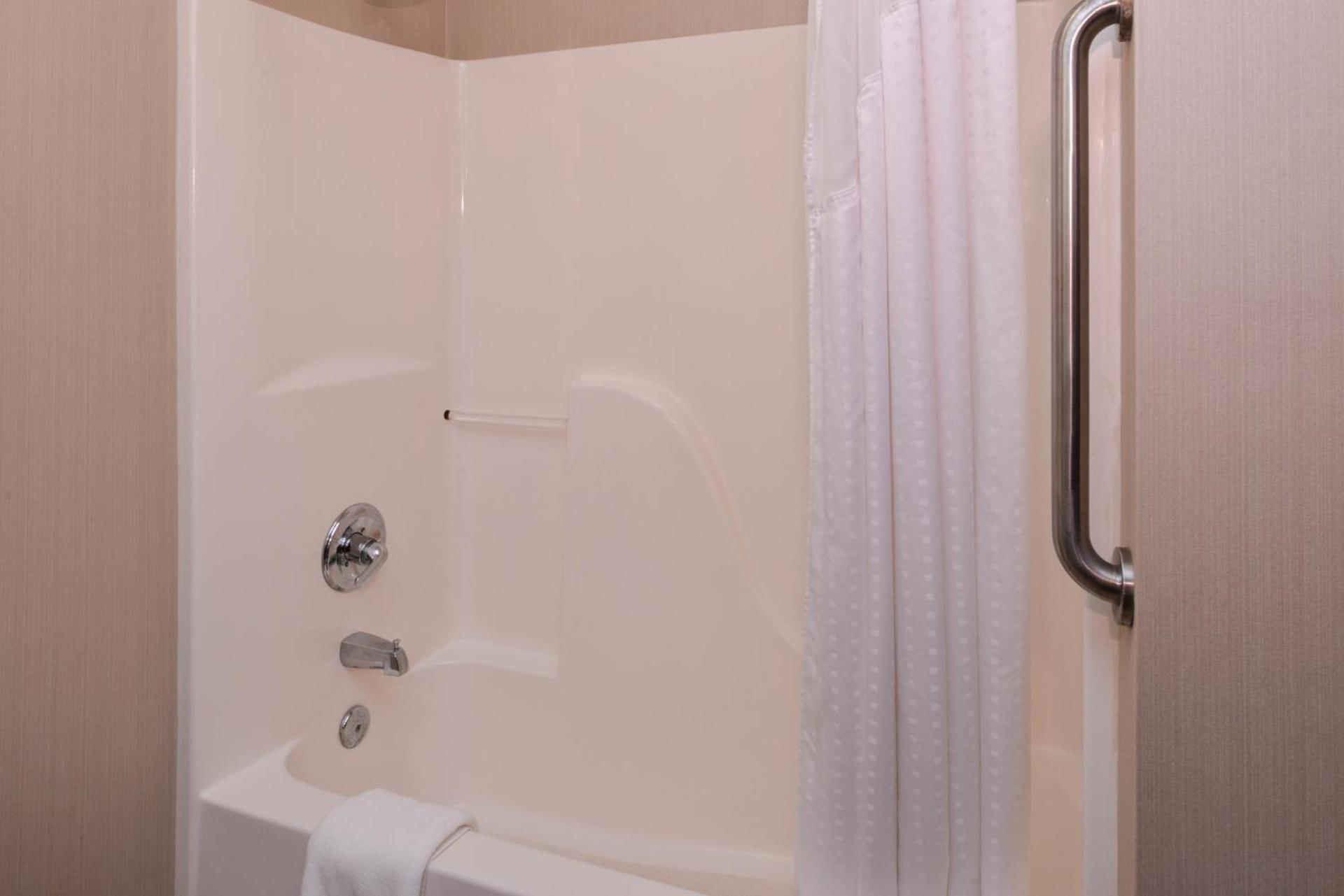 Holiday Inn Express Hotel & Suites Youngstown - North Lima/Boardman by IHG photo 34