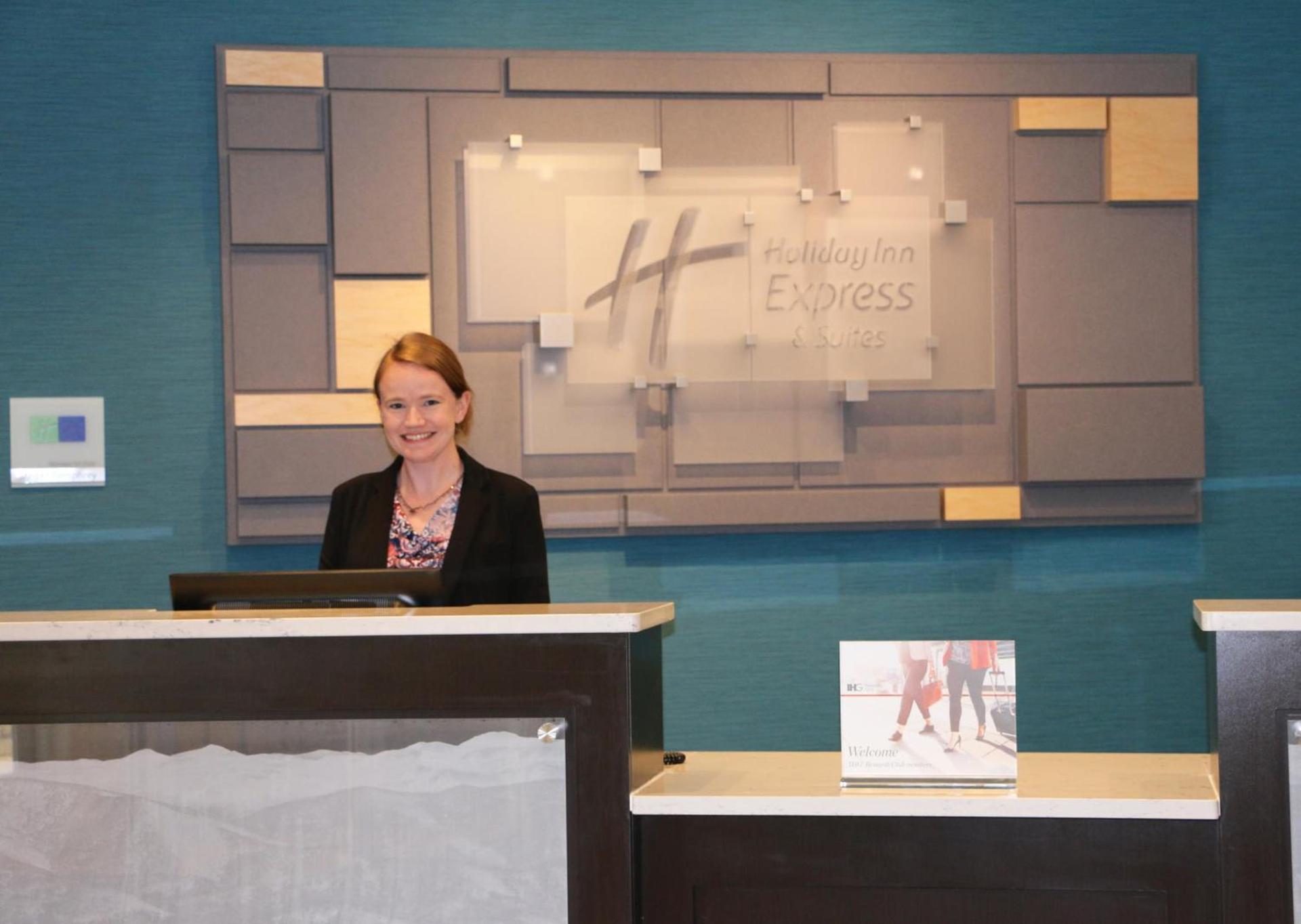 Holiday Inn Express & Suites - Hendersonville SE - Flat Rock by IHG photo 8