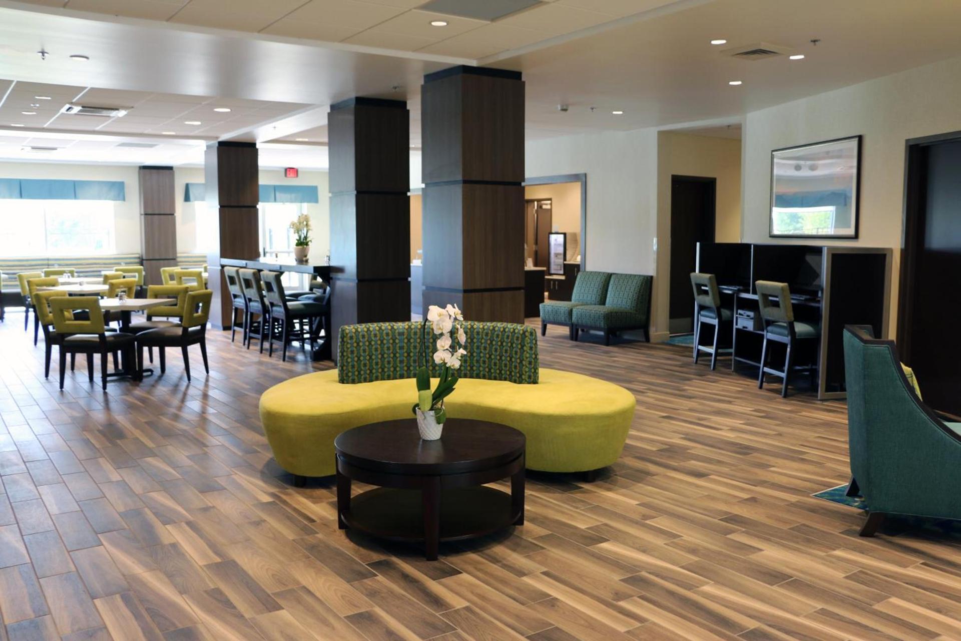 Holiday Inn Express & Suites - Hendersonville SE - Flat Rock by IHG photo 21