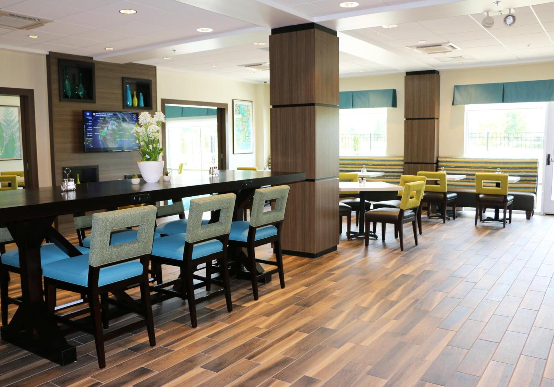 Holiday Inn Express & Suites - Hendersonville SE - Flat Rock by IHG photo 23