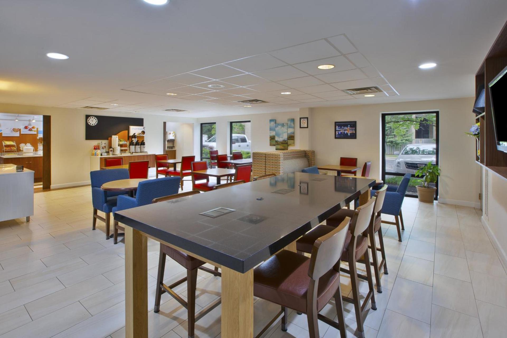 Holiday Inn Express Hotel & Suites Cincinnati Northeast-Milford by IHG photo 26