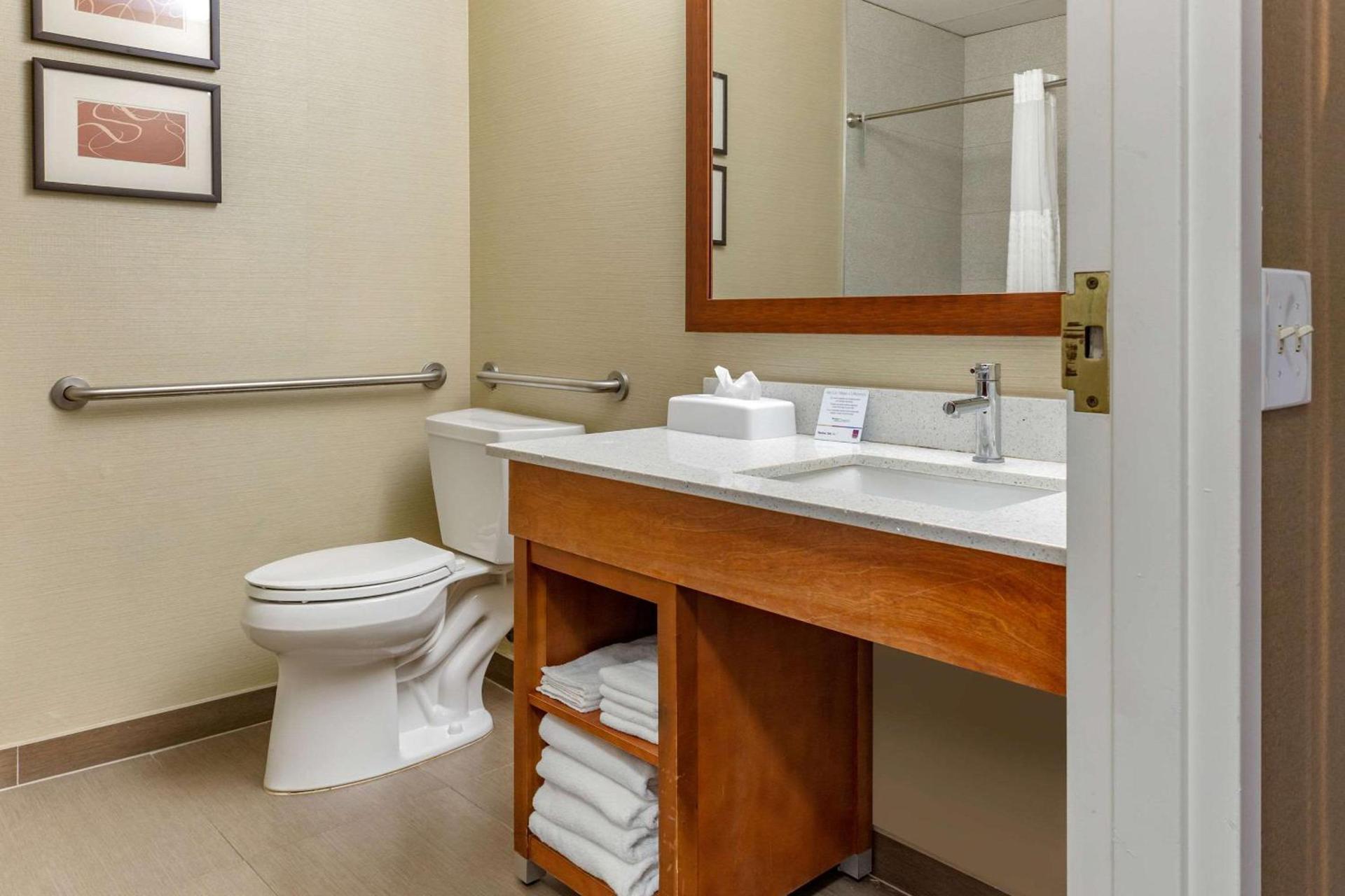 Comfort Suites Dover University Area photo 5