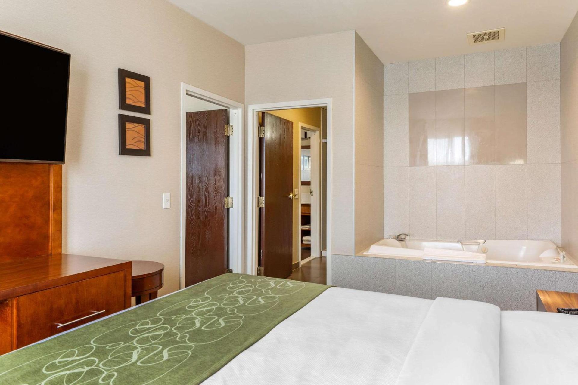 Comfort Suites Dover University Area photo 22