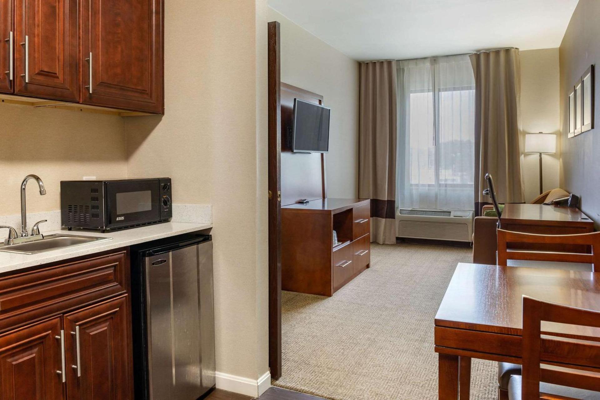 Comfort Suites Dover University Area photo 23