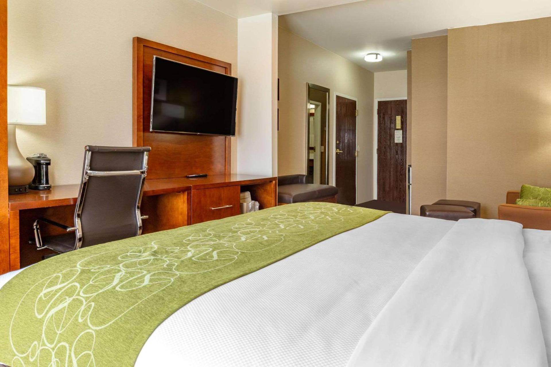 Comfort Suites Dover University Area photo 25
