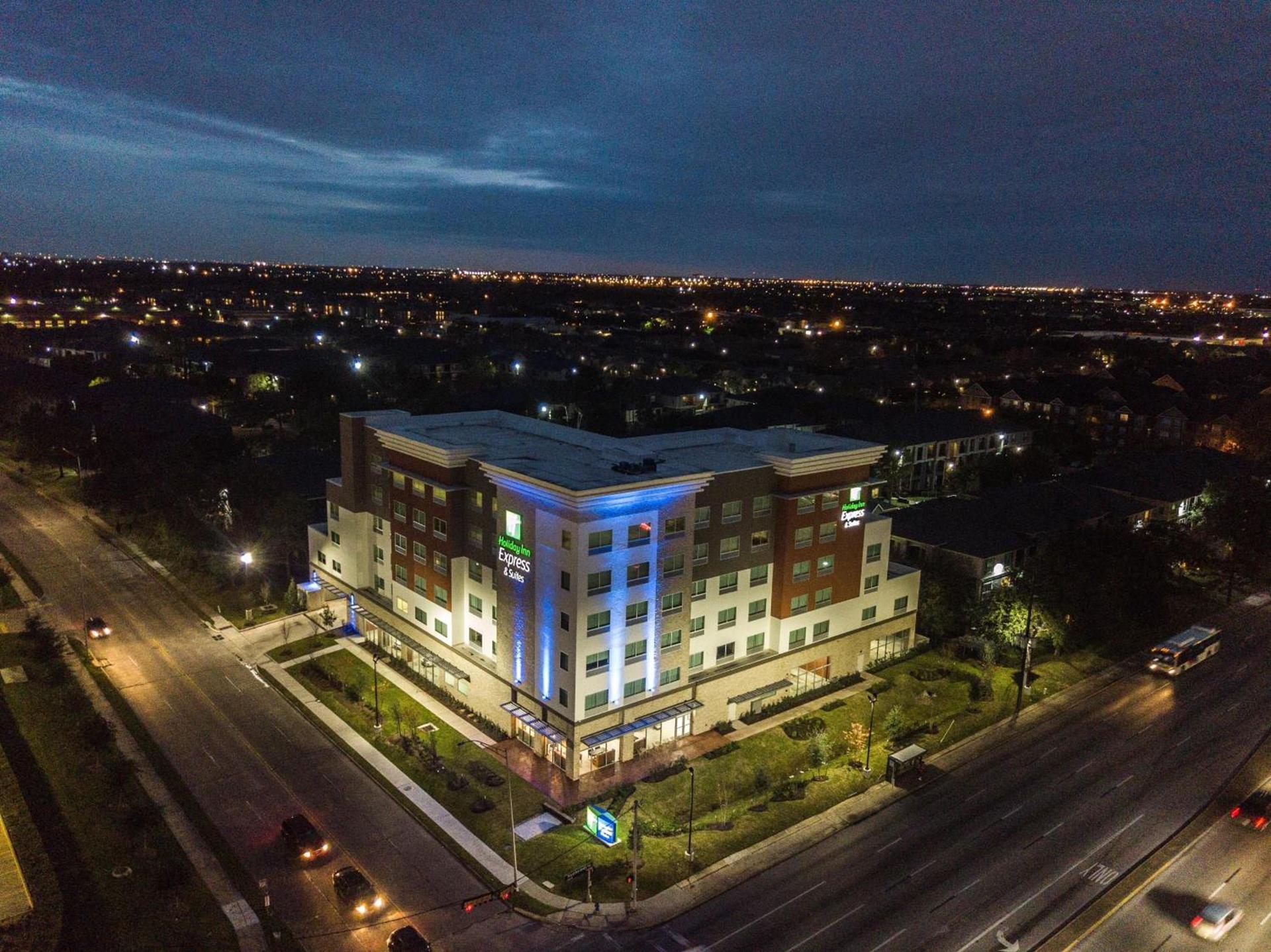 Holiday Inn Express & Suites - Houston Westchase - Westheimer by IHG photo 1