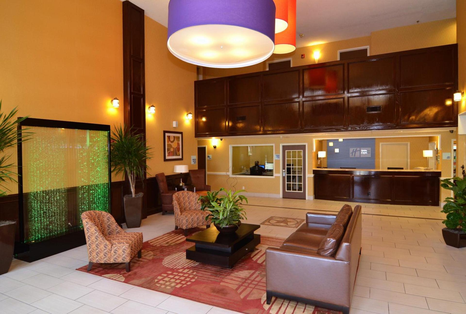 Quality Inn & Suites San Antonio Airport - Stone Oak photo 3