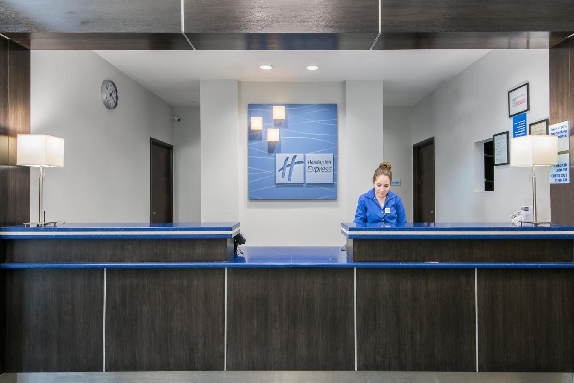 Holiday Inn Express and Suites Houston North - IAH Area by IHG photo 9