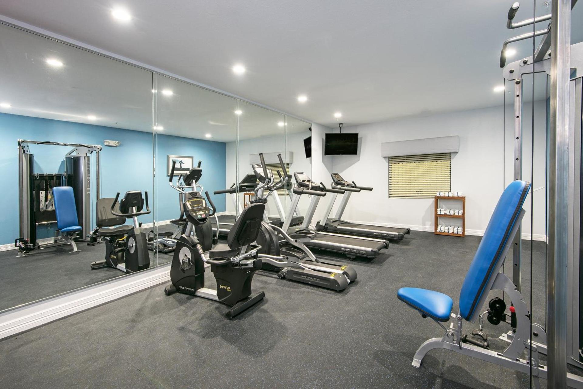 Holiday Inn Express and Suites Houston North - IAH Area by IHG photo 16