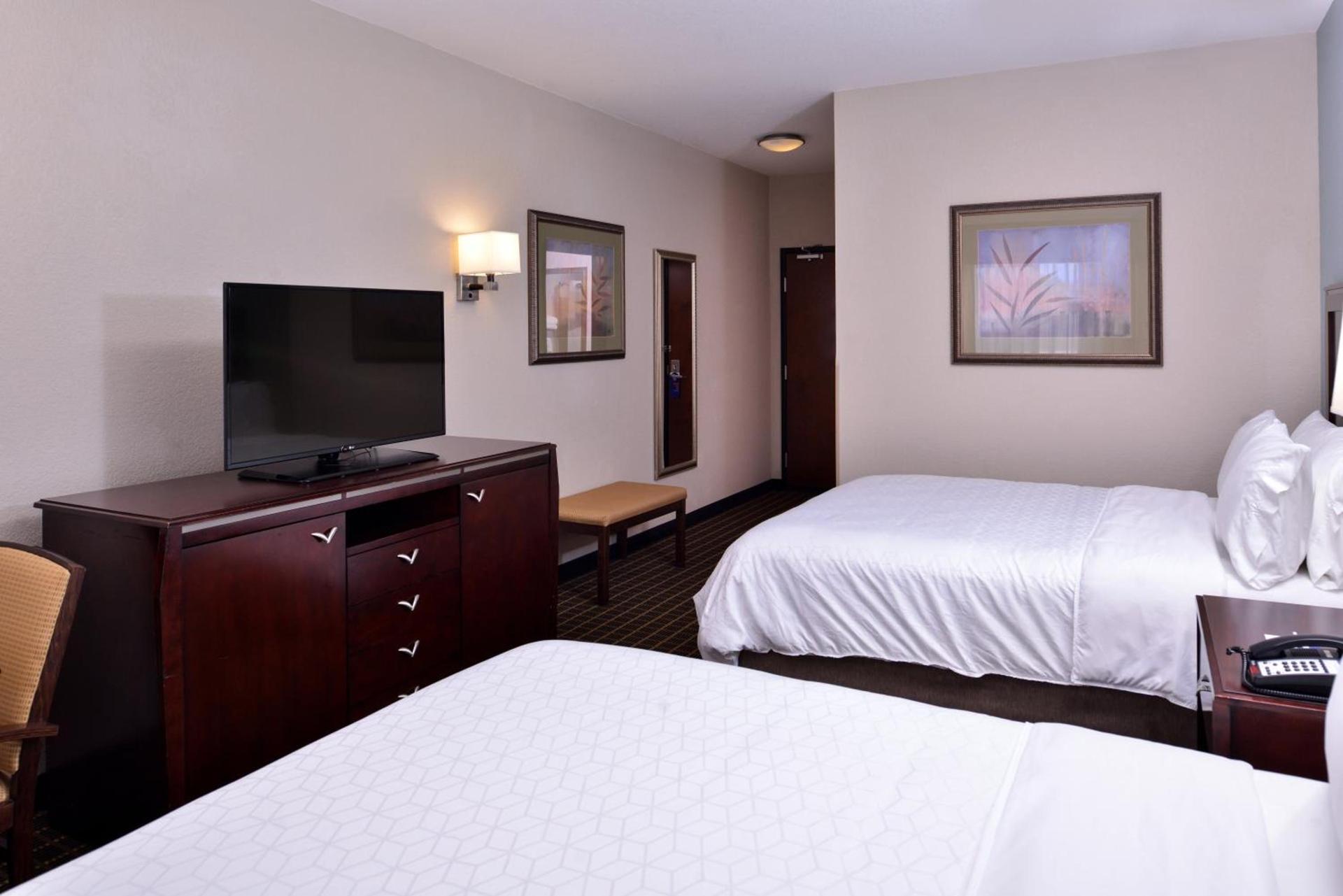 Holiday Inn Express & Suites Pittsburg by IHG photo 18