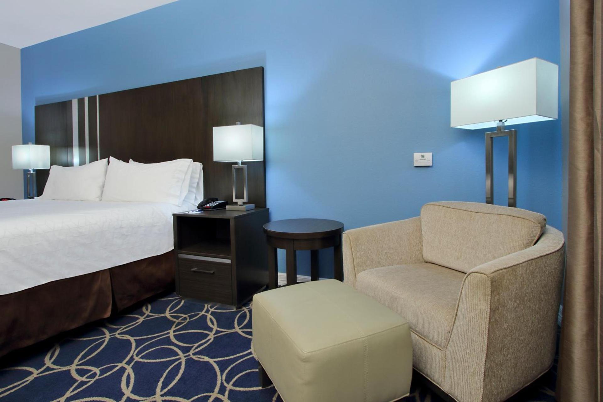Holiday Inn Express and Suites Houston North - IAH Area by IHG photo 24