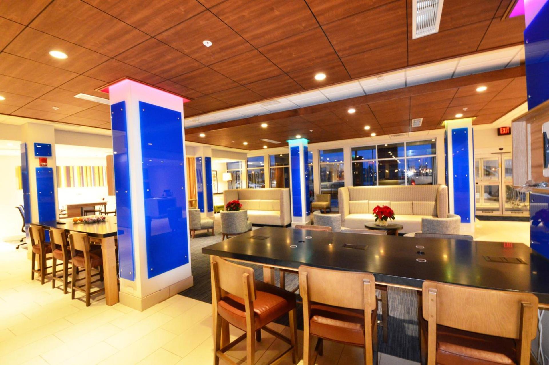 Holiday Inn Express & Suites Toledo South - Perrysburg by IHG photo 12