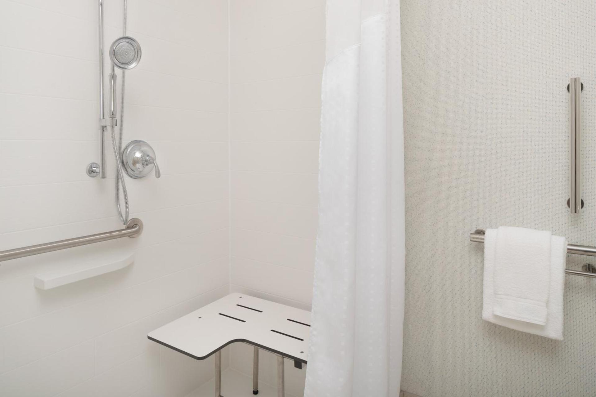 Holiday Inn Express & Suites Duluth North - Miller Hill by IHG photo 40