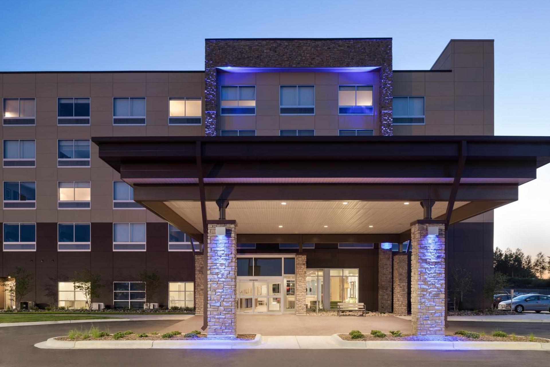 Holiday Inn Express & Suites Duluth North - Miller Hill by IHG photo 1