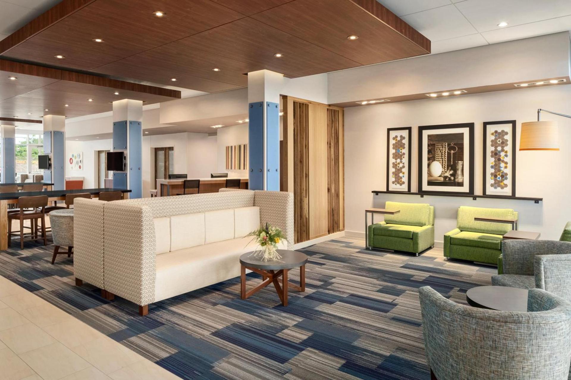 Holiday Inn Express & Suites Duluth North - Miller Hill by IHG photo 15