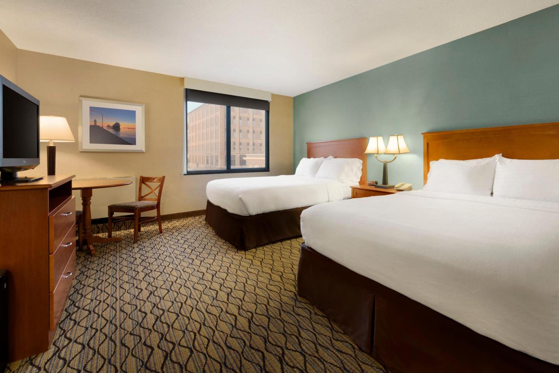 Holiday Inn & Suites Duluth-Downtown by IHG photo 2